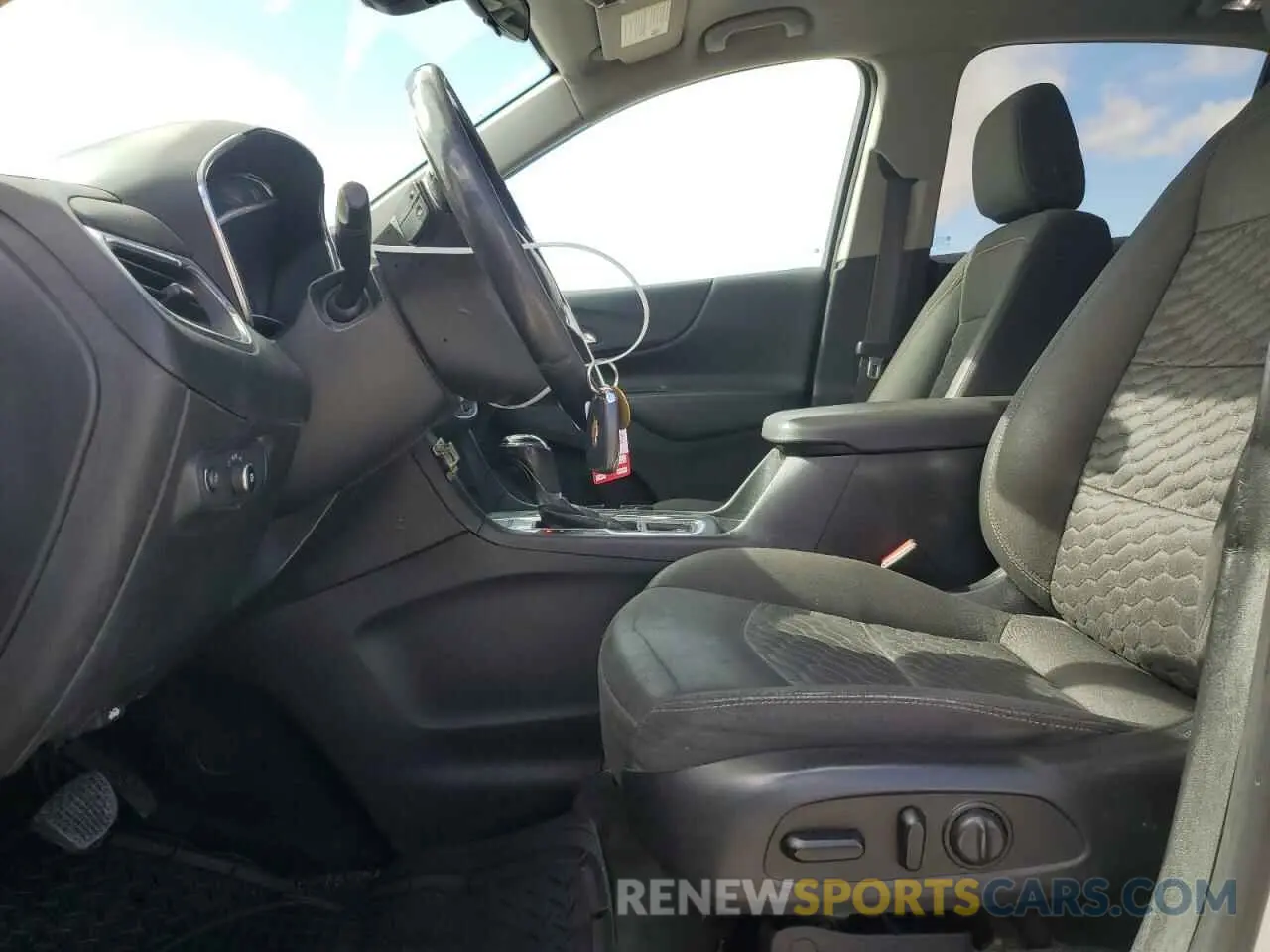 7 Photograph of a damaged car 2GNAXUEV8K6303427 CHEVROLET EQUINOX 2019