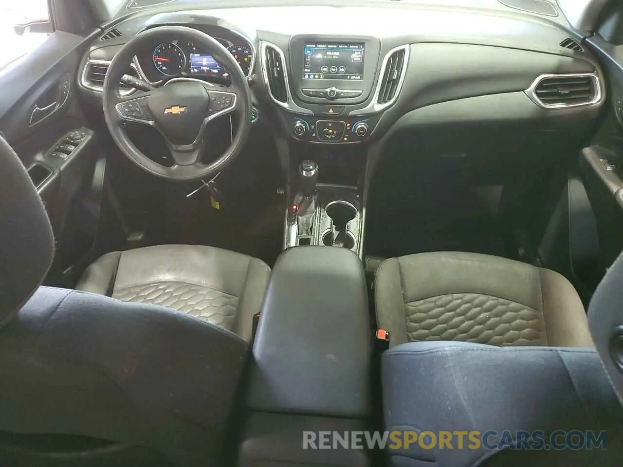 8 Photograph of a damaged car 2GNAXUEV9K6114964 CHEVROLET EQUINOX 2019