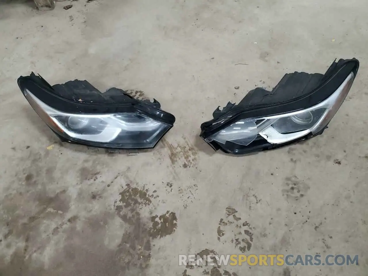 13 Photograph of a damaged car 2GNAXUEV9K6136995 CHEVROLET EQUINOX 2019
