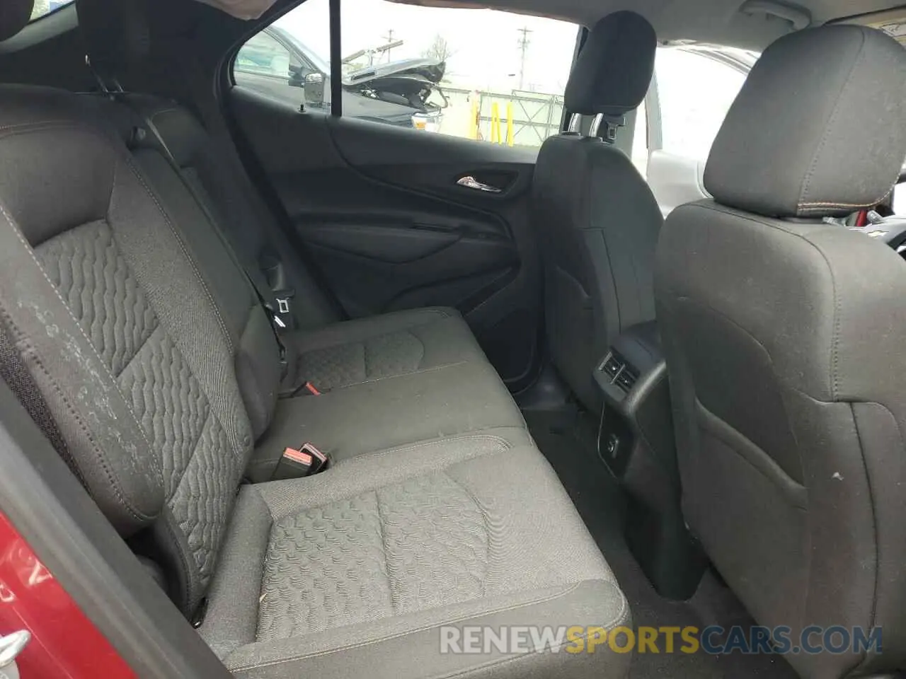 10 Photograph of a damaged car 2GNAXUEV9K6184254 CHEVROLET EQUINOX 2019