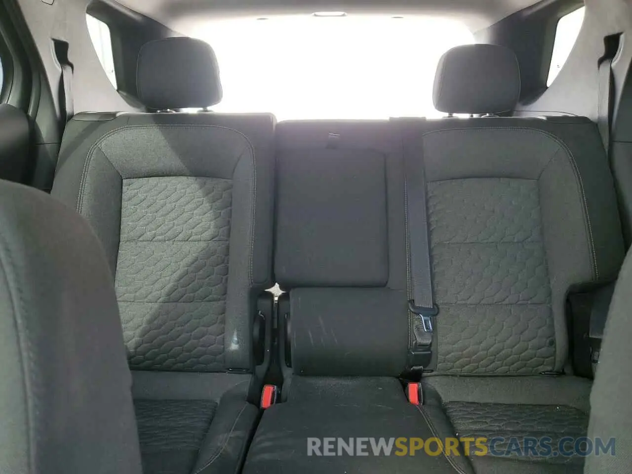 10 Photograph of a damaged car 2GNAXUEV9K6200811 CHEVROLET EQUINOX 2019
