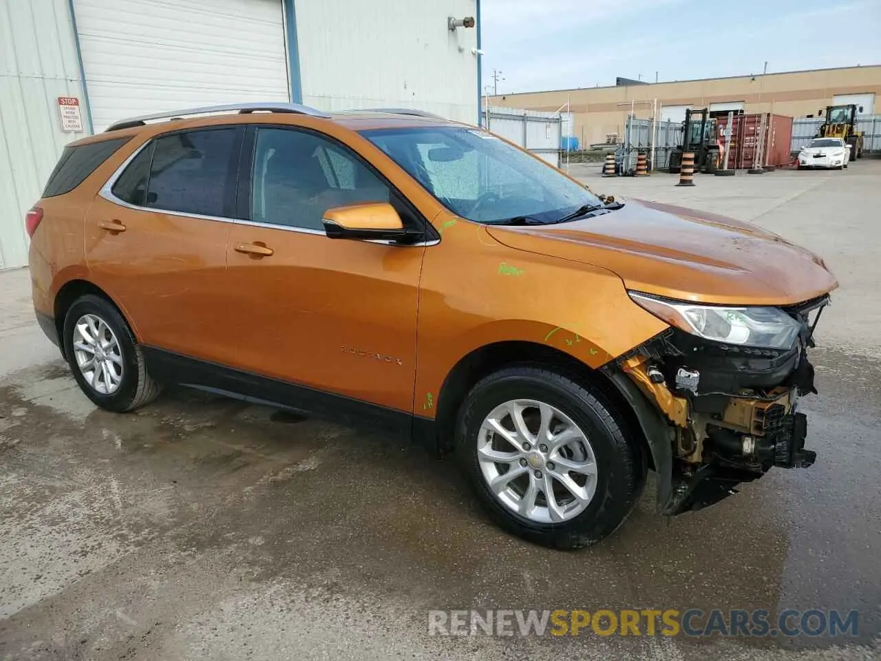 4 Photograph of a damaged car 2GNAXUEV9K6200811 CHEVROLET EQUINOX 2019