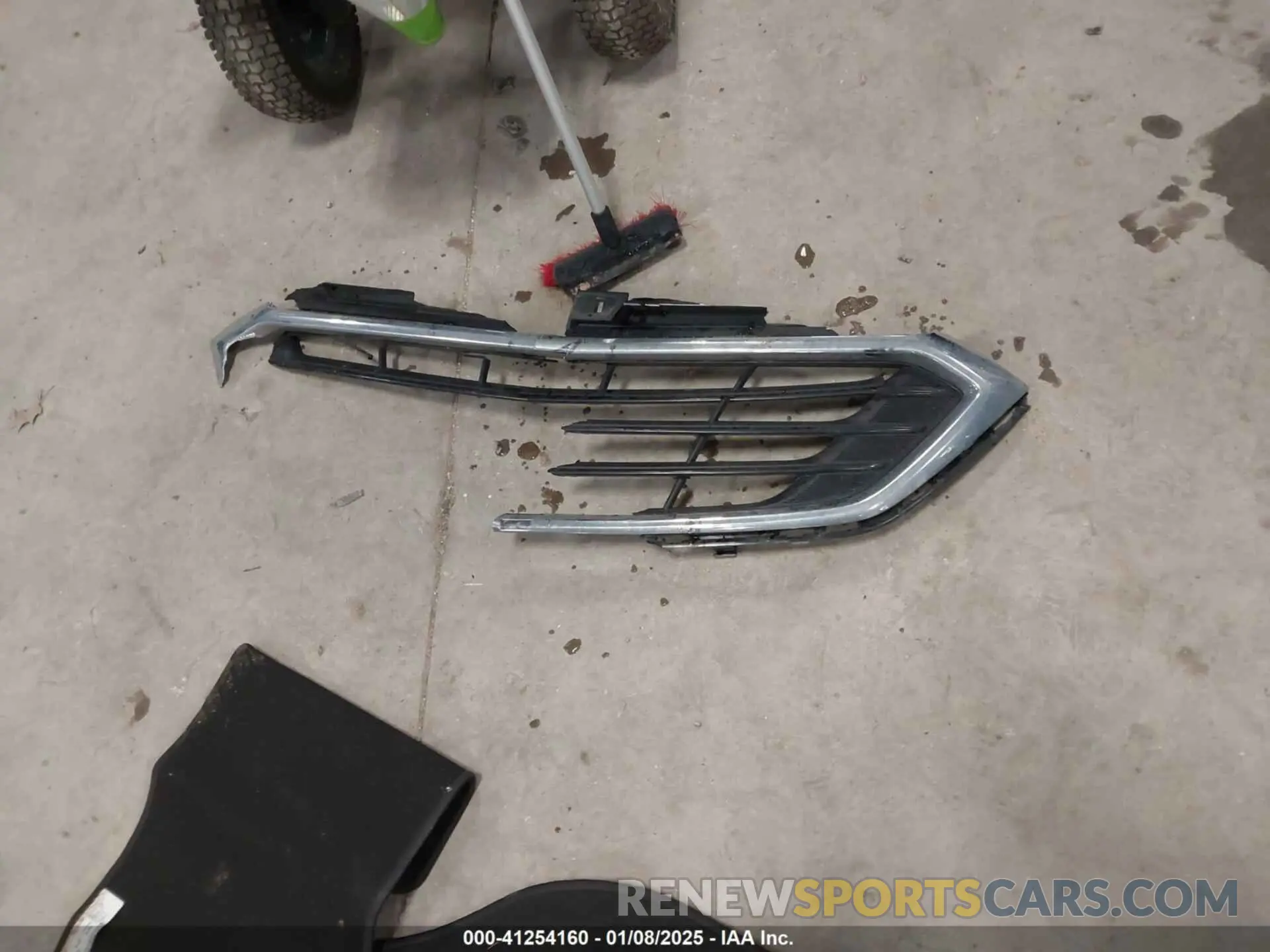 12 Photograph of a damaged car 2GNAXUEVXK6167091 CHEVROLET EQUINOX 2019
