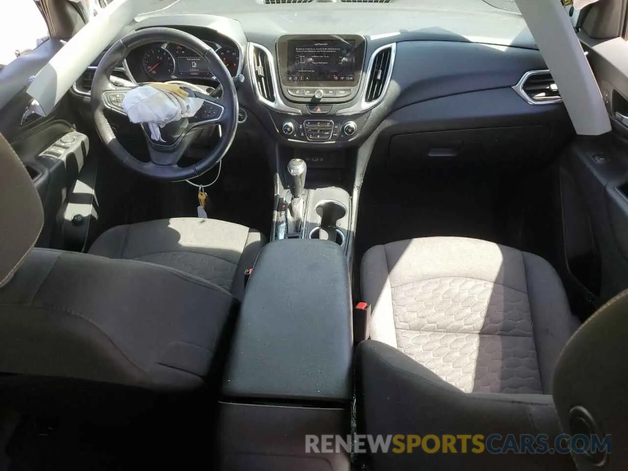 8 Photograph of a damaged car 2GNAXVEX0K6213647 CHEVROLET EQUINOX 2019