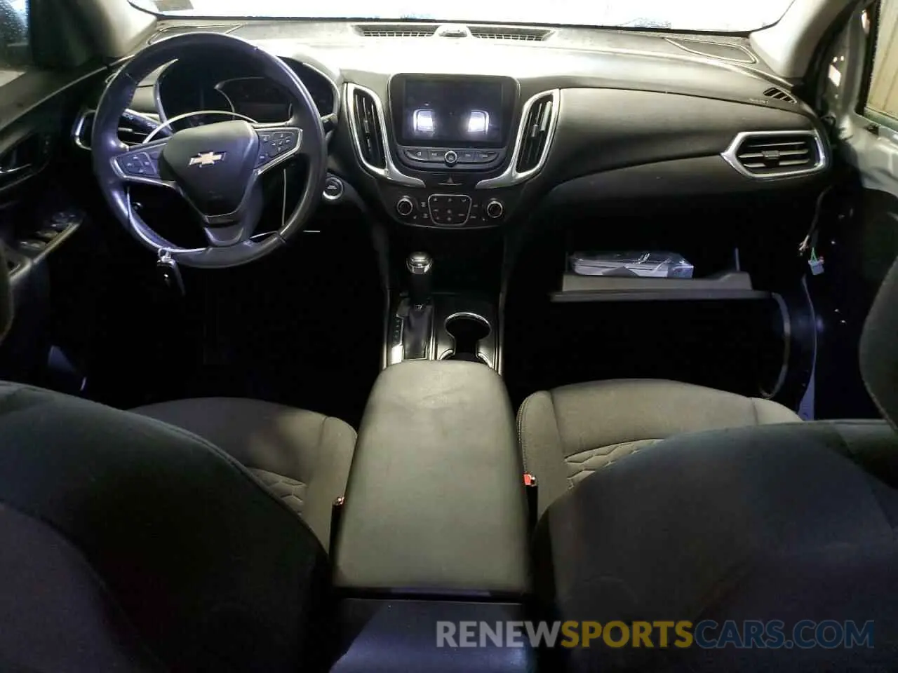 8 Photograph of a damaged car 2GNAXVEX2K6267936 CHEVROLET EQUINOX 2019