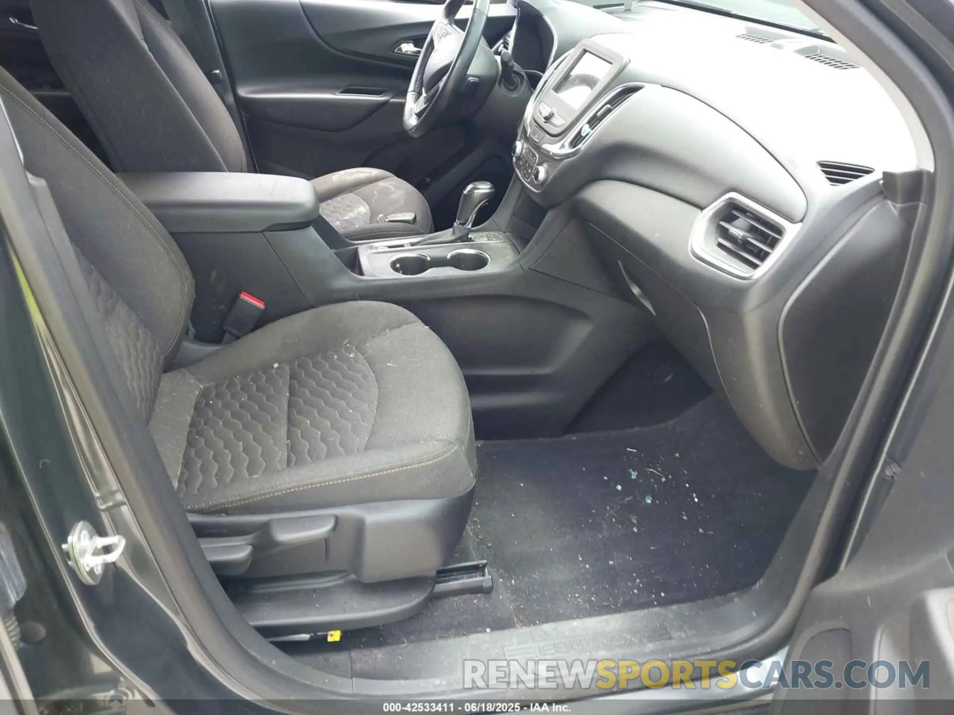5 Photograph of a damaged car 2GNAXVEX5K6226569 CHEVROLET EQUINOX 2019