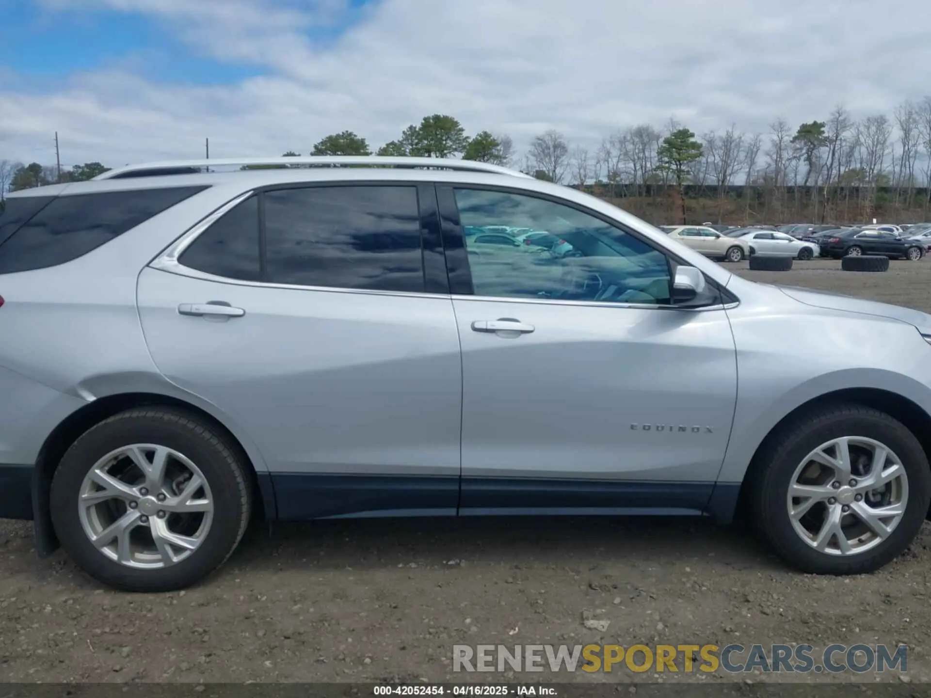 13 Photograph of a damaged car 2GNAXVEX8K6104224 CHEVROLET EQUINOX 2019