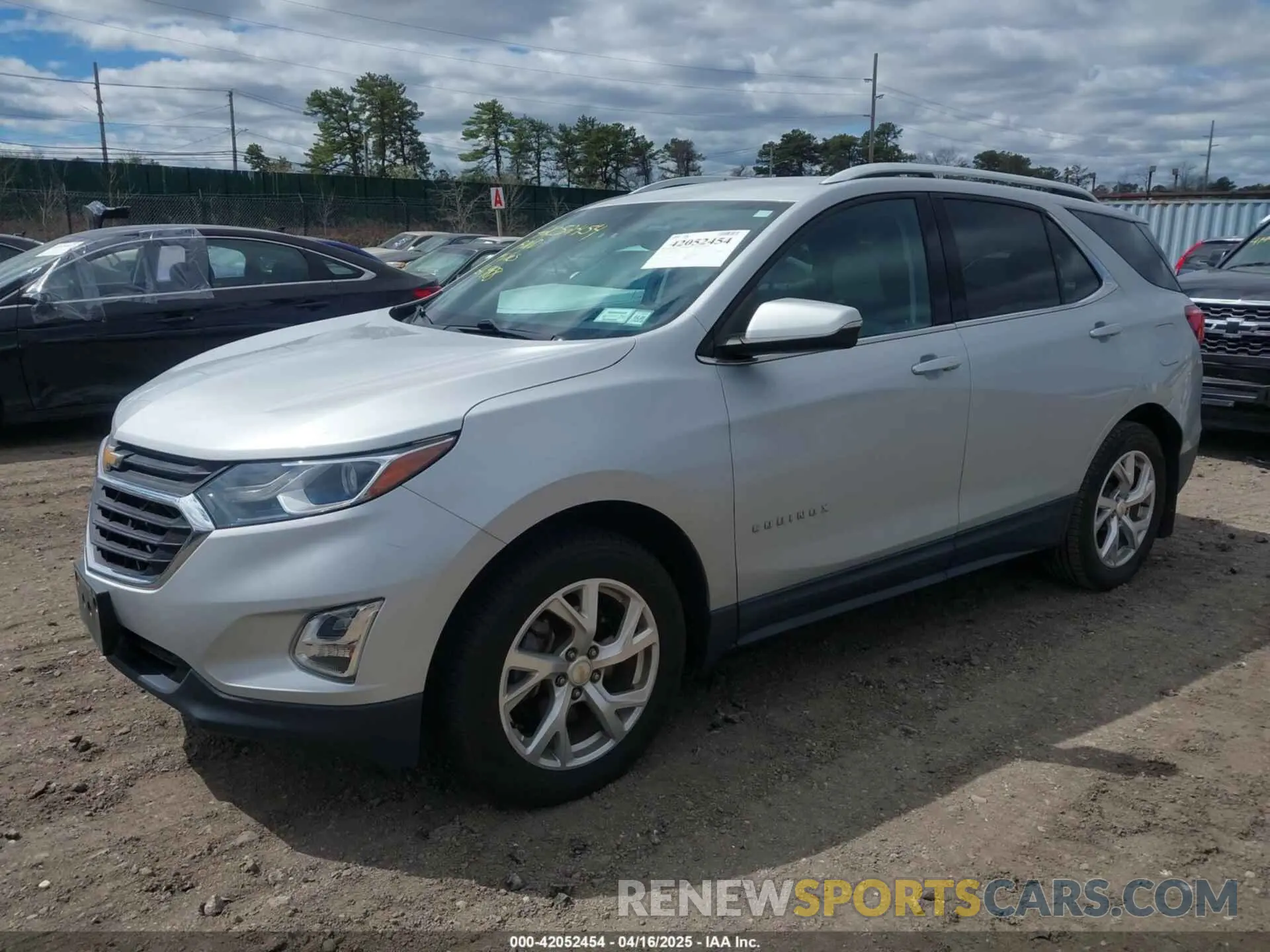 2 Photograph of a damaged car 2GNAXVEX8K6104224 CHEVROLET EQUINOX 2019