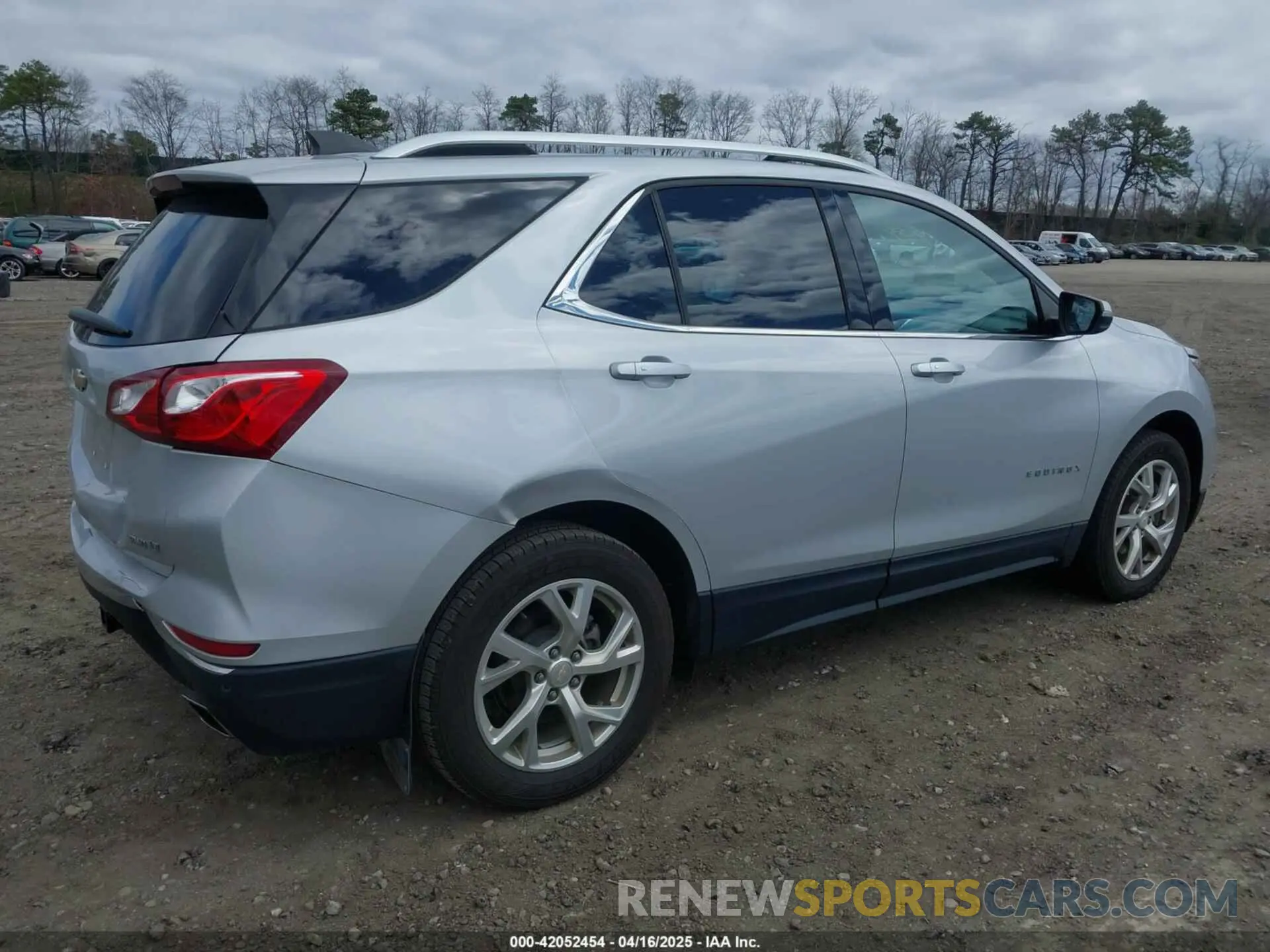4 Photograph of a damaged car 2GNAXVEX8K6104224 CHEVROLET EQUINOX 2019