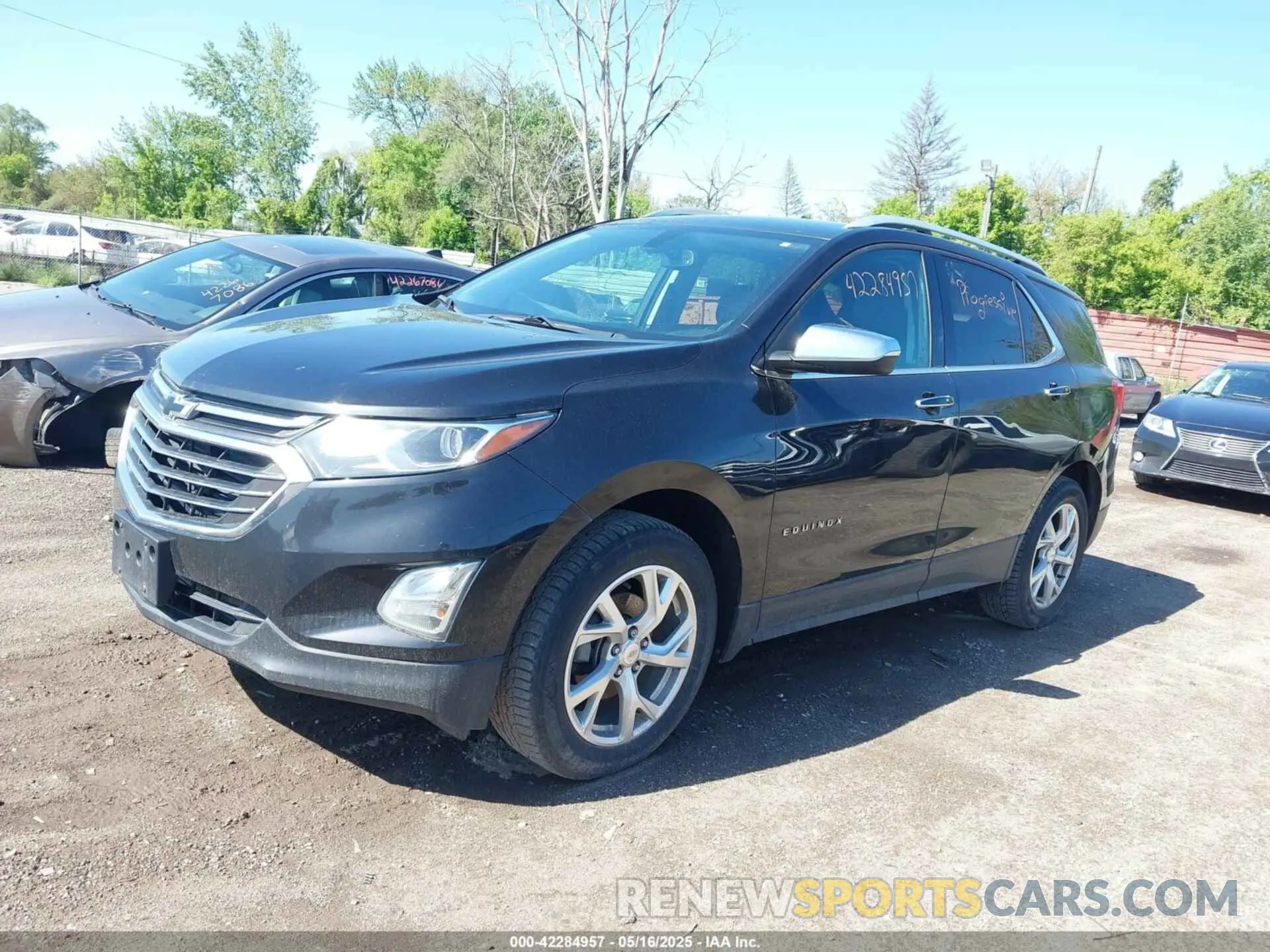 2 Фотография поврежденного автомобиля 2GNAXXEV0K6172690 CHEVROLET EQUINOX 2019