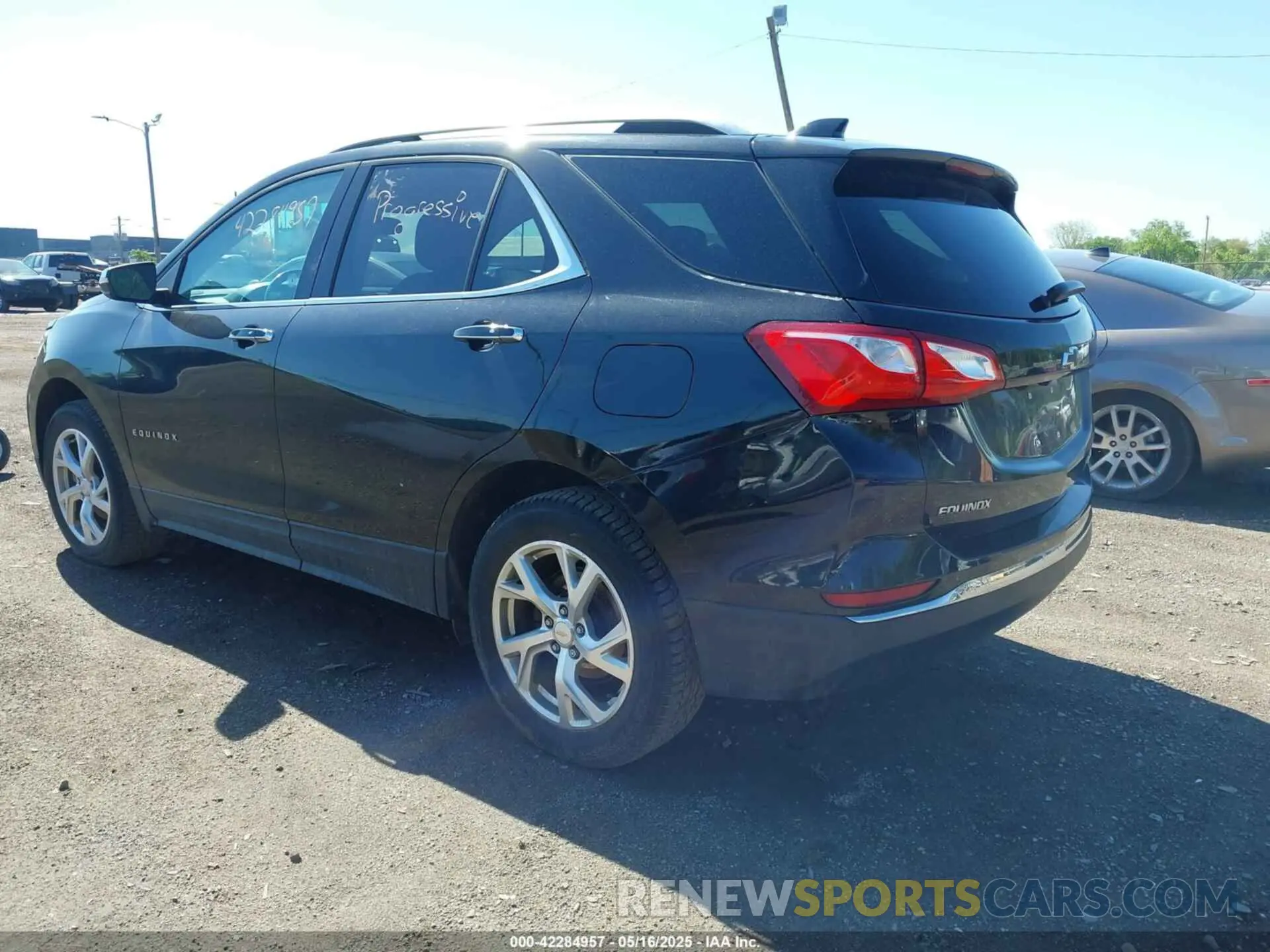 3 Фотография поврежденного автомобиля 2GNAXXEV0K6172690 CHEVROLET EQUINOX 2019