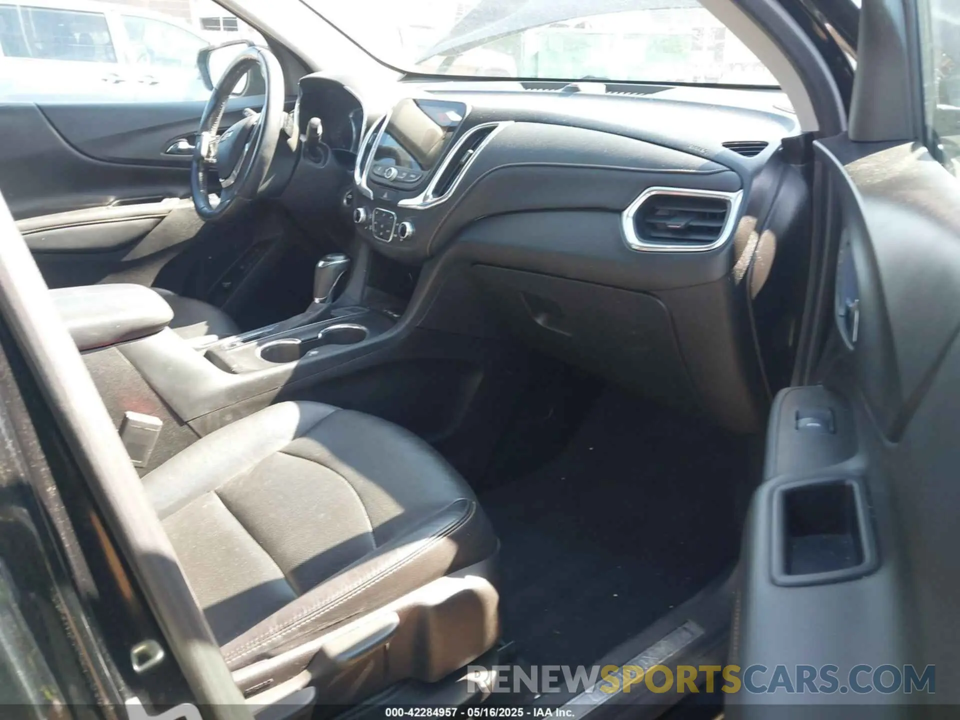 5 Фотография поврежденного автомобиля 2GNAXXEV0K6172690 CHEVROLET EQUINOX 2019