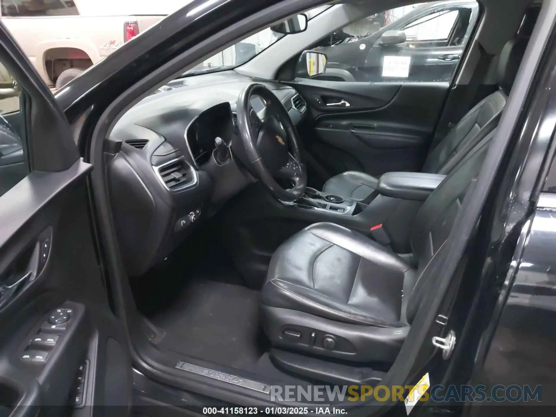 5 Photograph of a damaged car 2GNAXXEV0K6246139 CHEVROLET EQUINOX 2019