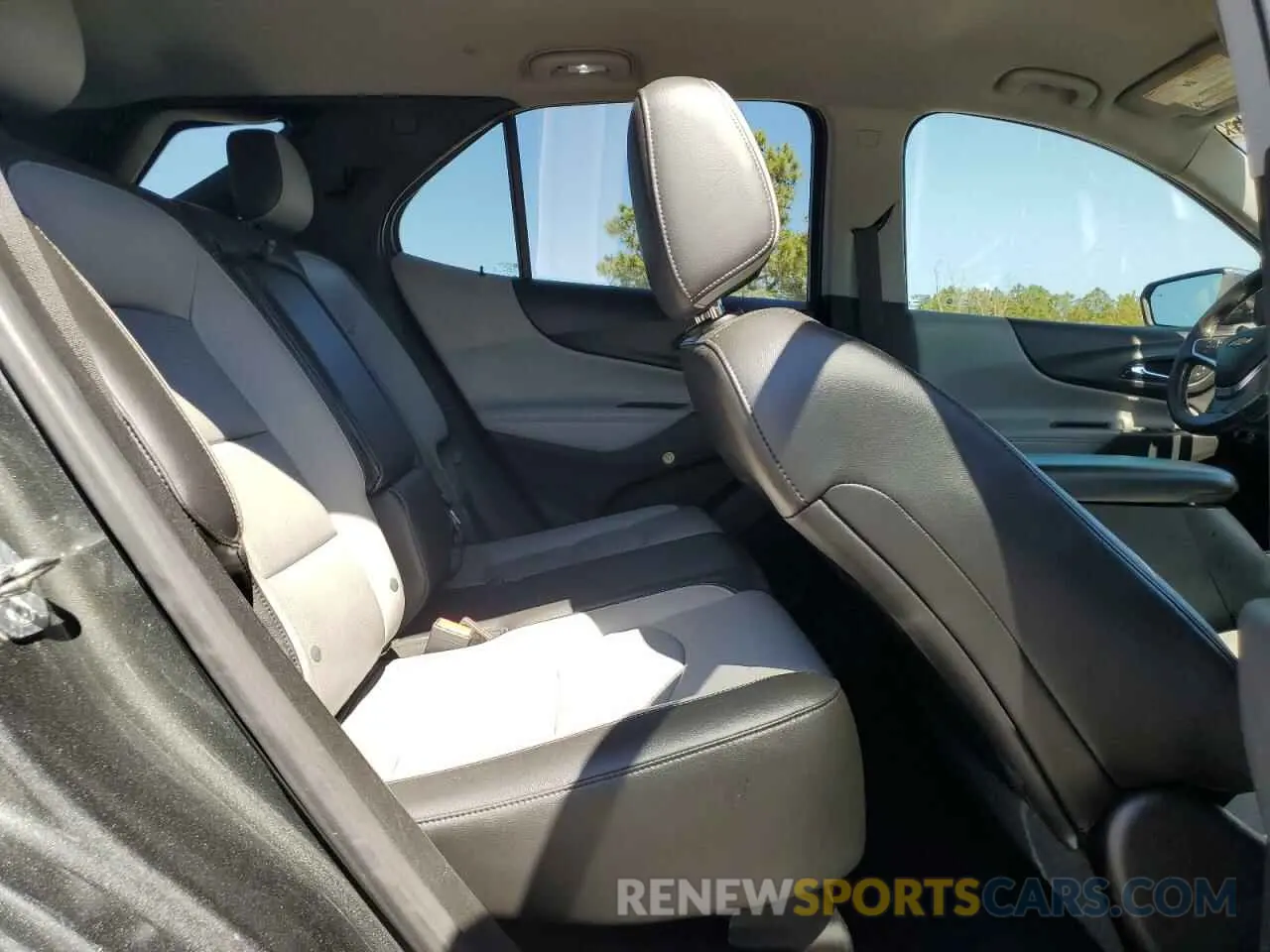 11 Photograph of a damaged car 2GNAXXEV4K6249383 CHEVROLET EQUINOX 2019