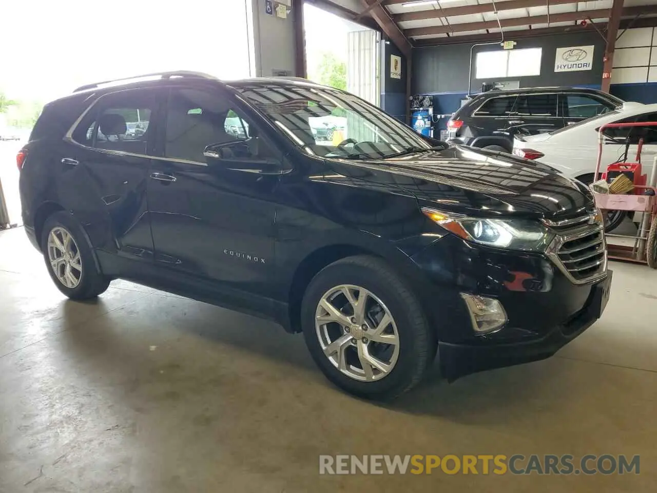 4 Photograph of a damaged car 2GNAXXEV6K6274298 CHEVROLET EQUINOX 2019