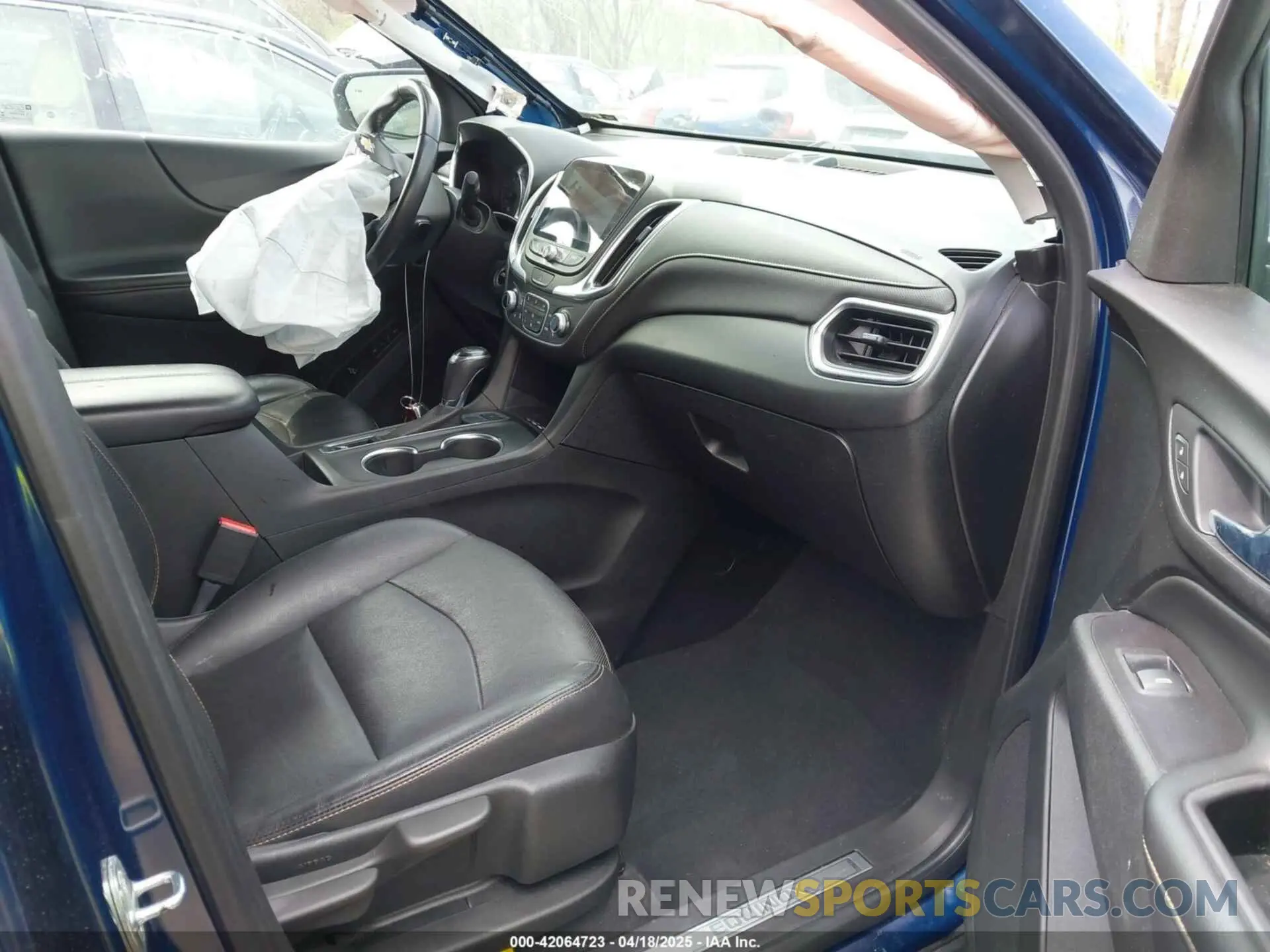 5 Photograph of a damaged car 2GNAXXEV8K6274206 CHEVROLET EQUINOX 2019