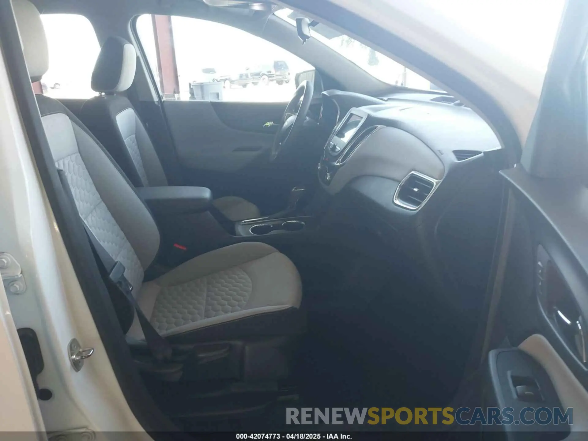 5 Photograph of a damaged car 3GNAXHEV0KL197509 CHEVROLET EQUINOX 2019