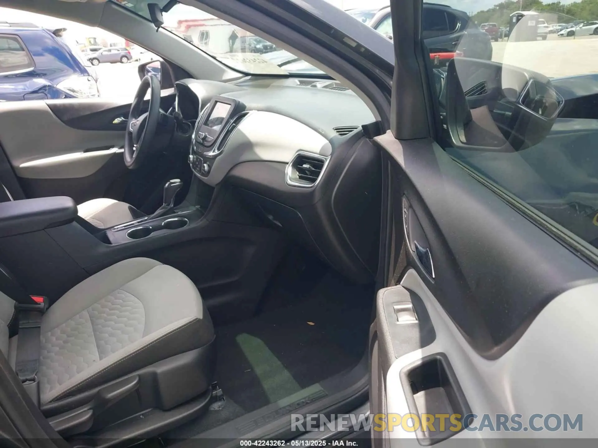 5 Photograph of a damaged car 3GNAXHEV0KS632065 CHEVROLET EQUINOX 2019