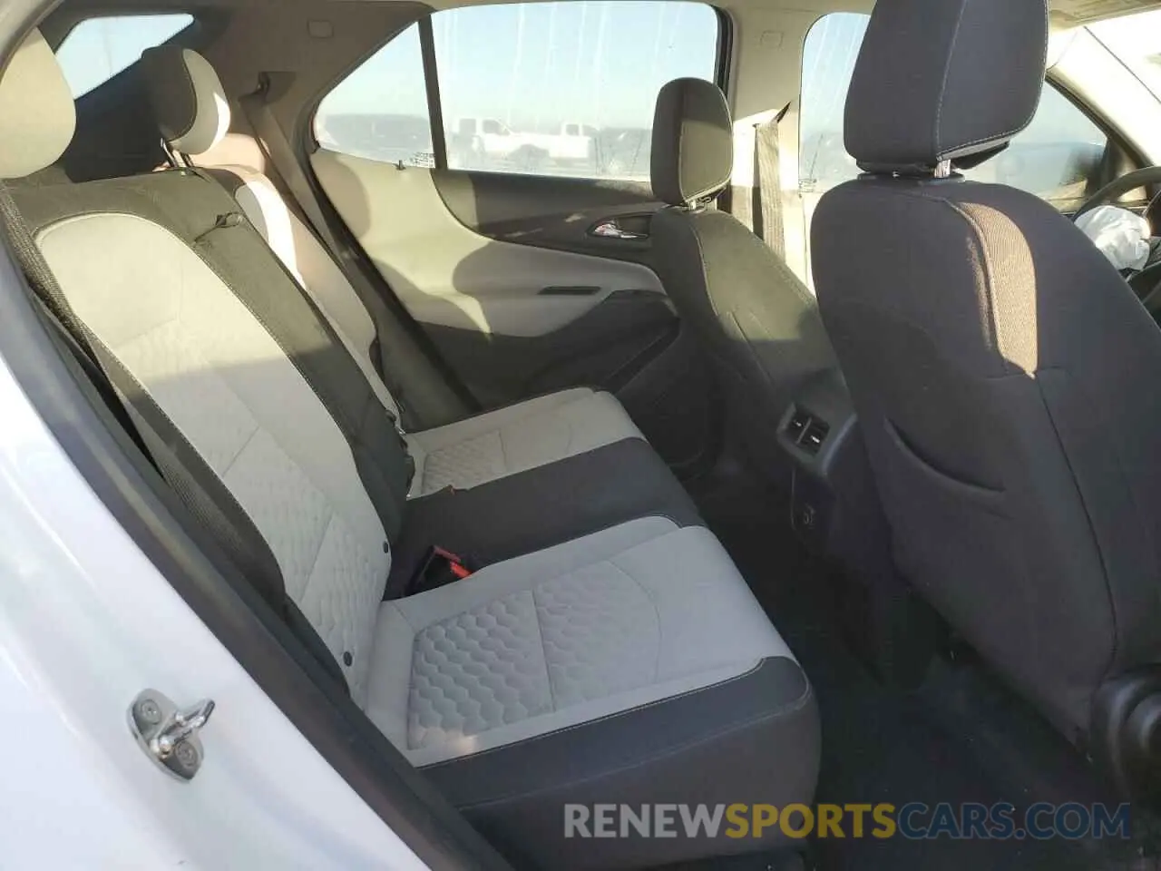 11 Photograph of a damaged car 3GNAXHEV1KS610169 CHEVROLET EQUINOX 2019