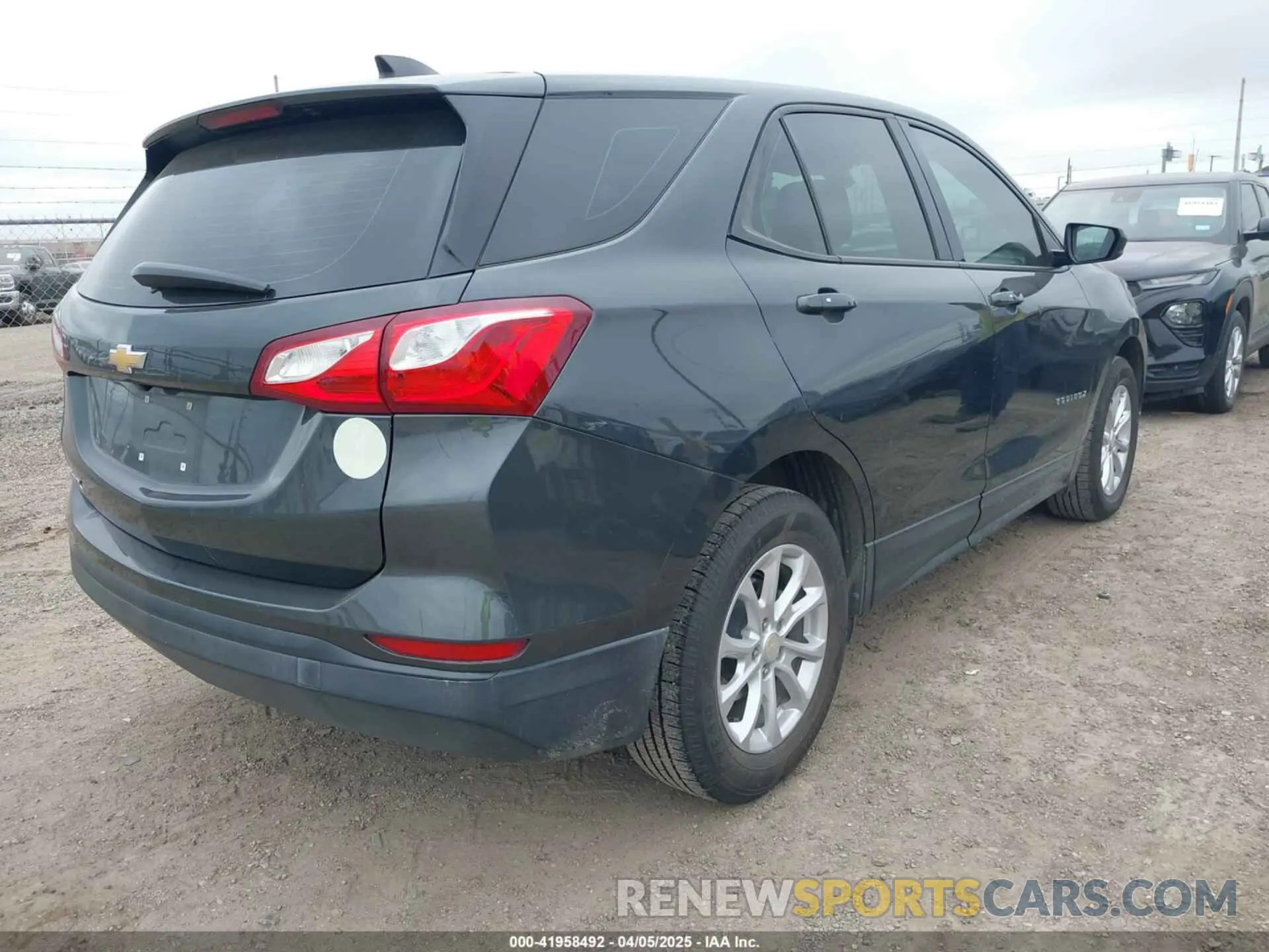 4 Фотография поврежденного автомобиля 3GNAXHEV1KS630874 CHEVROLET EQUINOX 2019