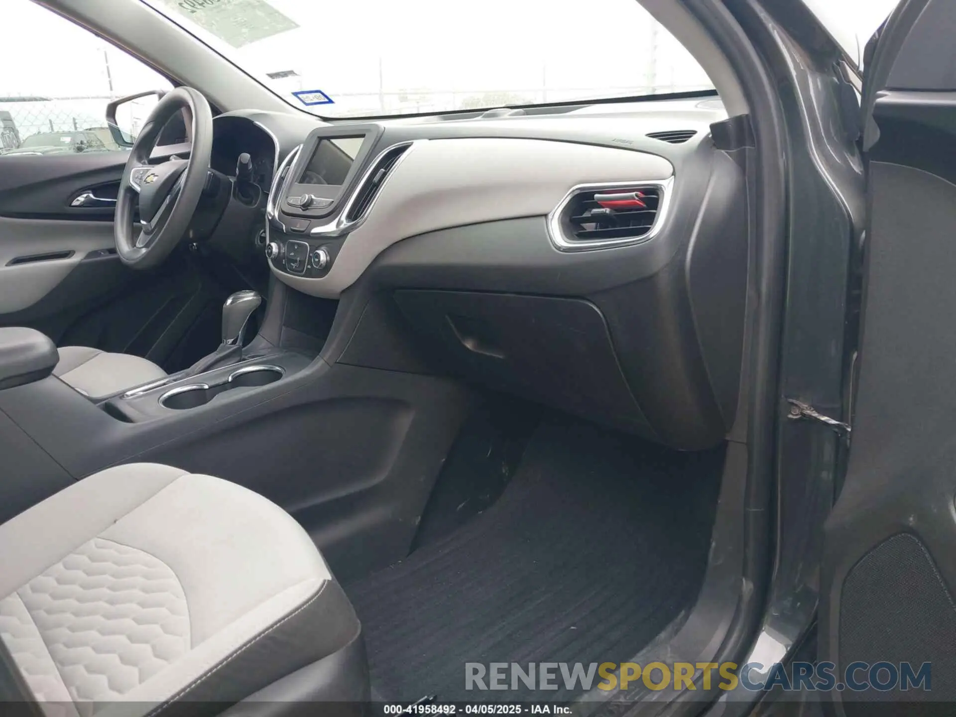 5 Фотография поврежденного автомобиля 3GNAXHEV1KS630874 CHEVROLET EQUINOX 2019
