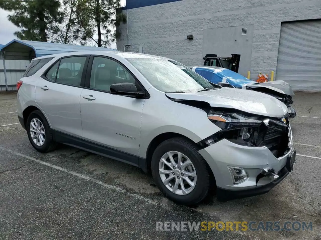 4 Фотография поврежденного автомобиля 3GNAXHEV1KS653510 CHEVROLET EQUINOX 2019