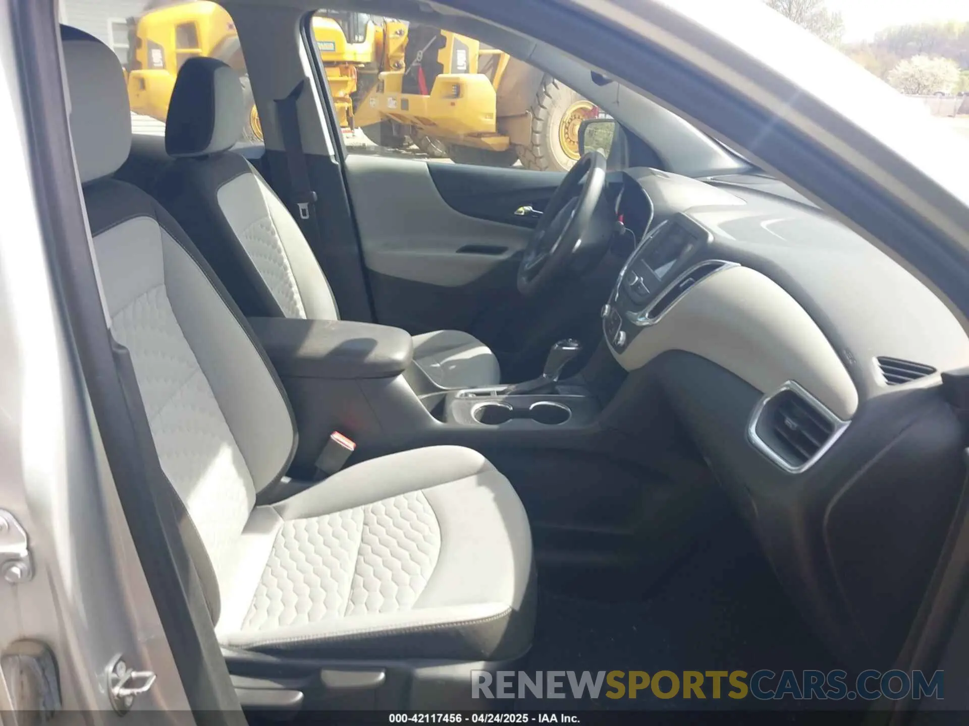 5 Photograph of a damaged car 3GNAXHEV2KS613064 CHEVROLET EQUINOX 2019