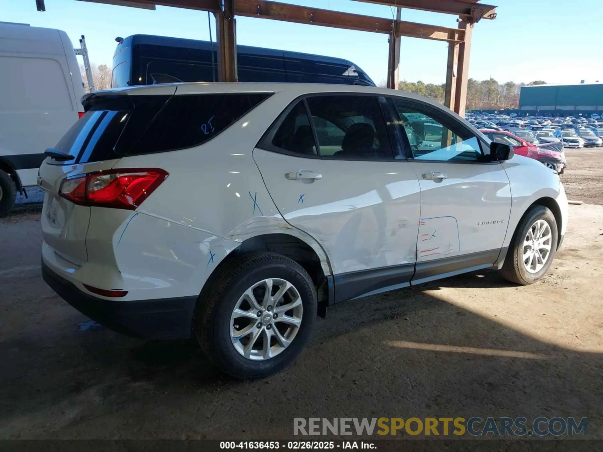 4 Фотография поврежденного автомобиля 3GNAXHEV3KS564909 CHEVROLET EQUINOX 2019