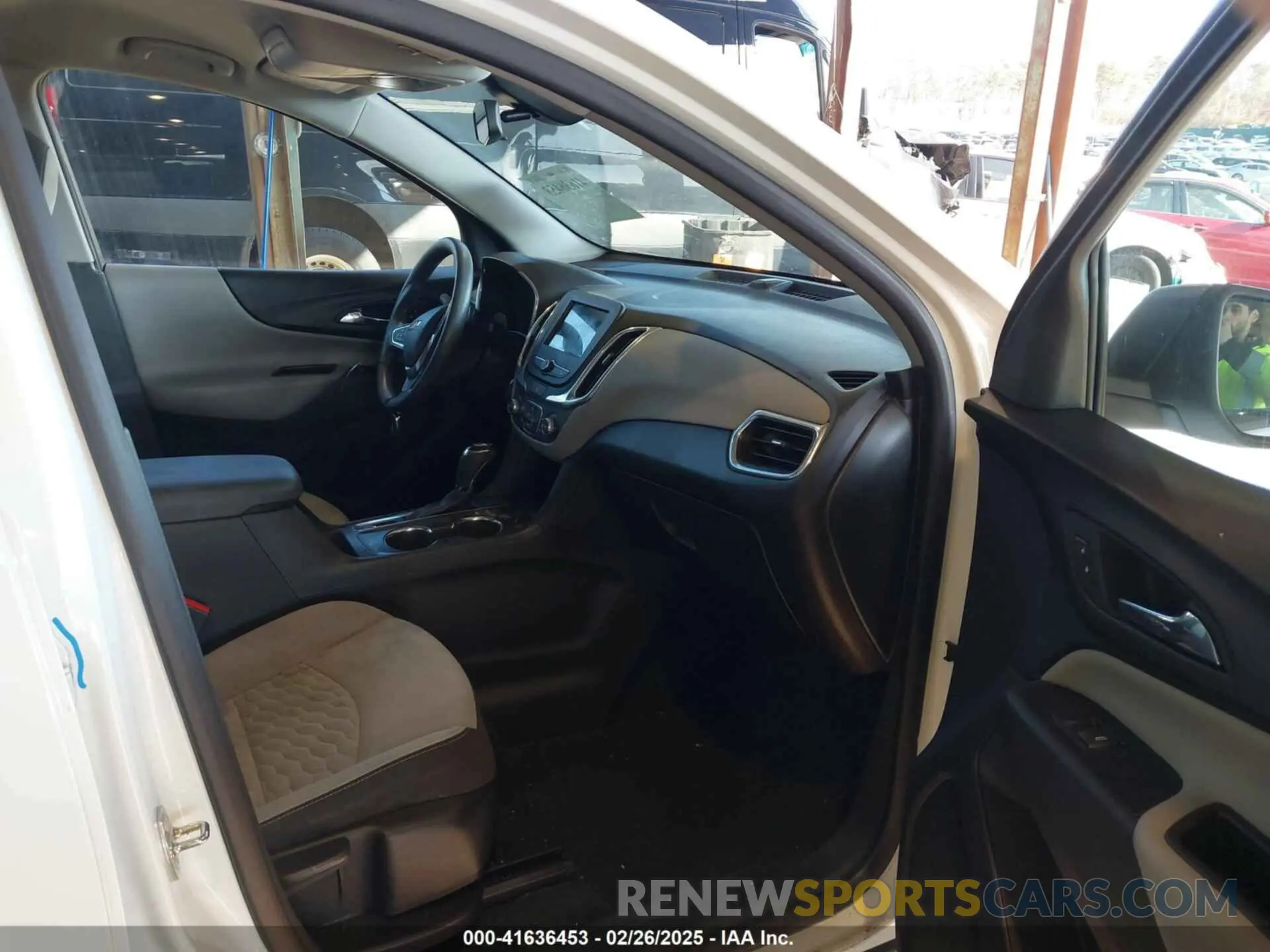 5 Фотография поврежденного автомобиля 3GNAXHEV3KS564909 CHEVROLET EQUINOX 2019