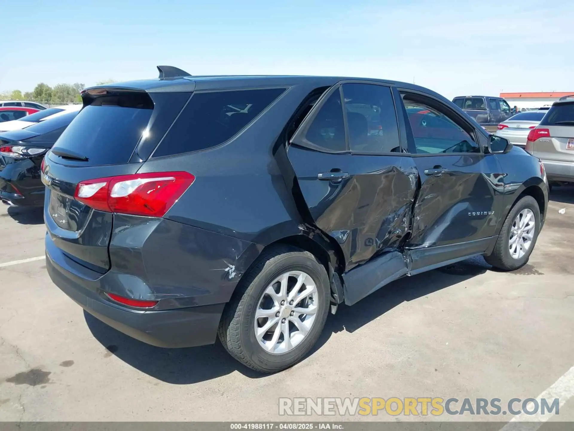4 Photograph of a damaged car 3GNAXHEV3KS614224 CHEVROLET EQUINOX 2019