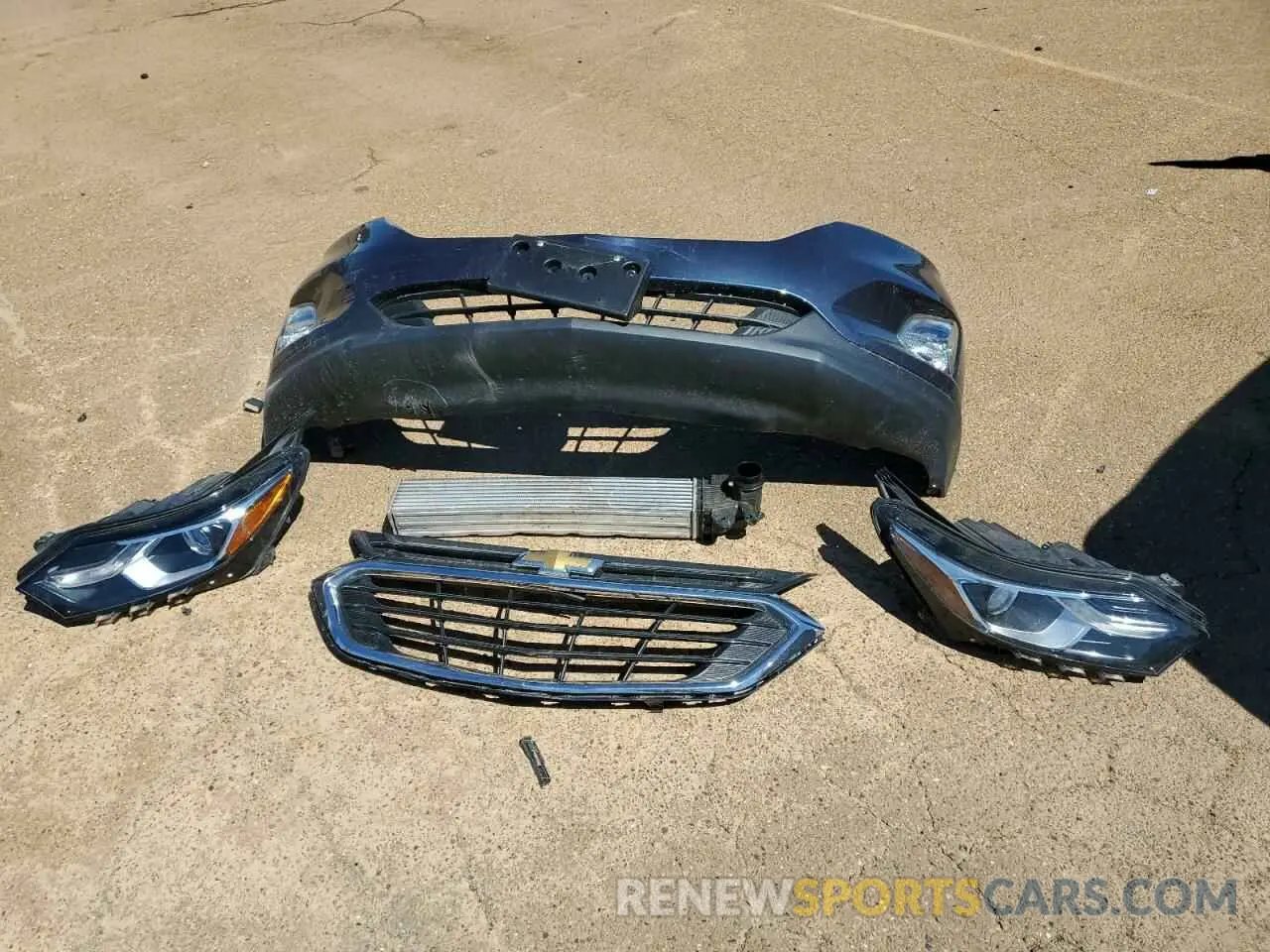 13 Photograph of a damaged car 3GNAXHEV4KL104720 CHEVROLET EQUINOX 2019