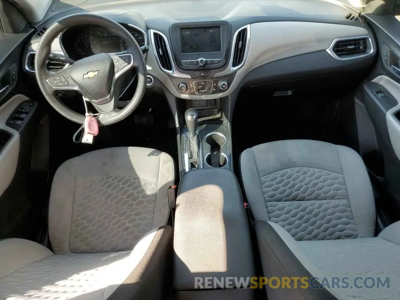8 Photograph of a damaged car 3GNAXHEV4KL150984 CHEVROLET EQUINOX 2019