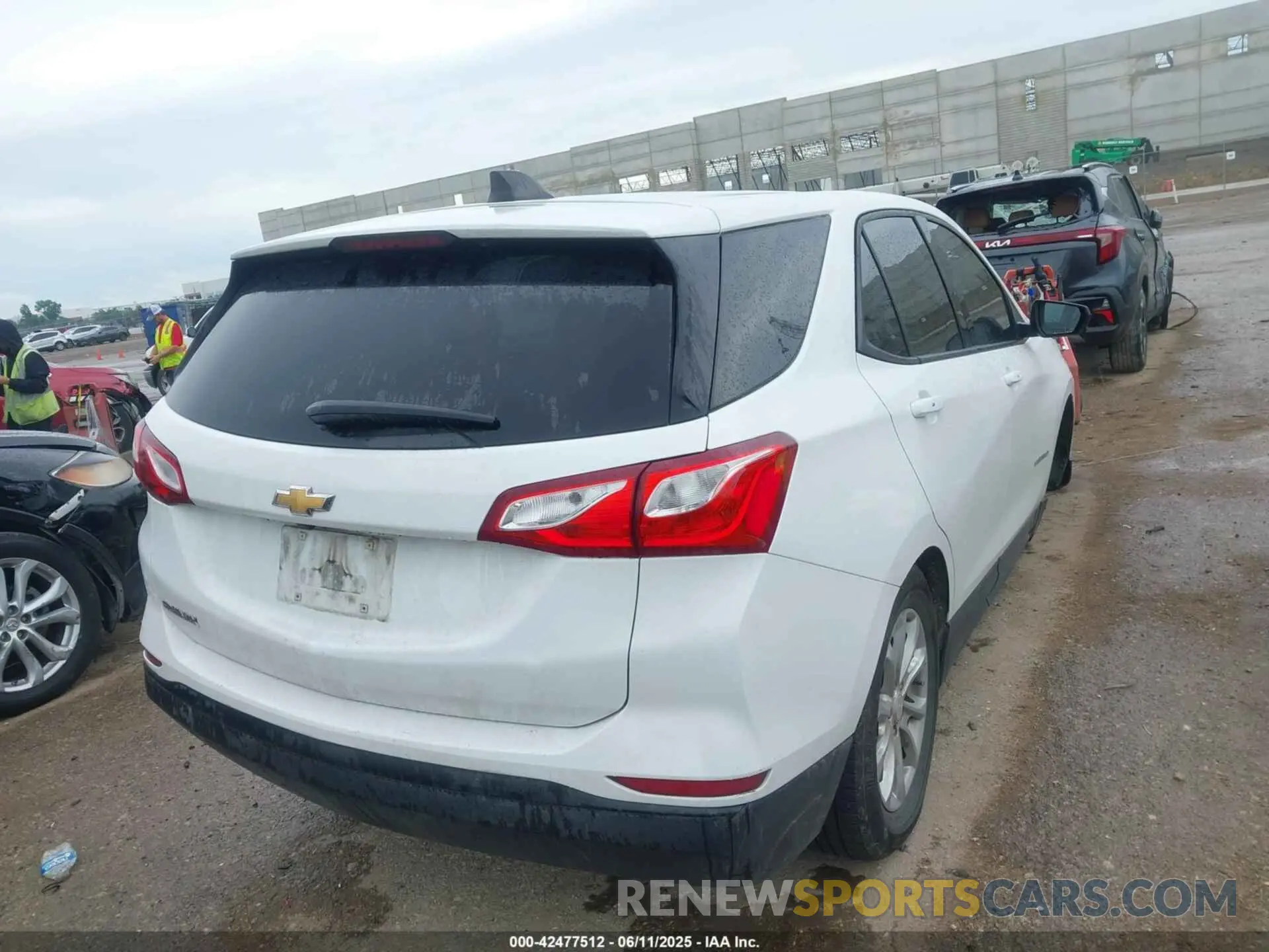 4 Photograph of a damaged car 3GNAXHEV4KS681317 CHEVROLET EQUINOX 2019