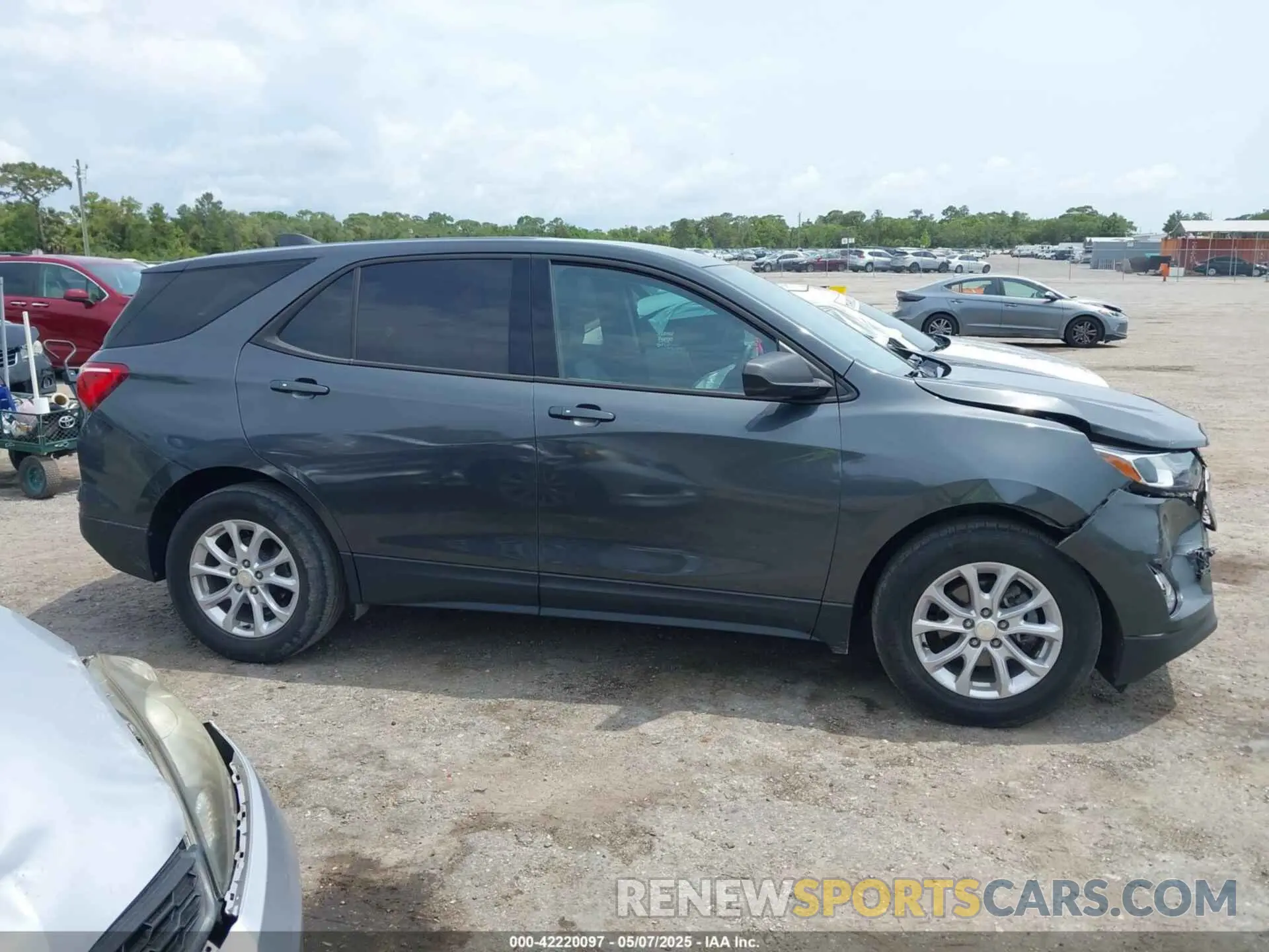 13 Photograph of a damaged car 3GNAXHEV6KS659819 CHEVROLET EQUINOX 2019