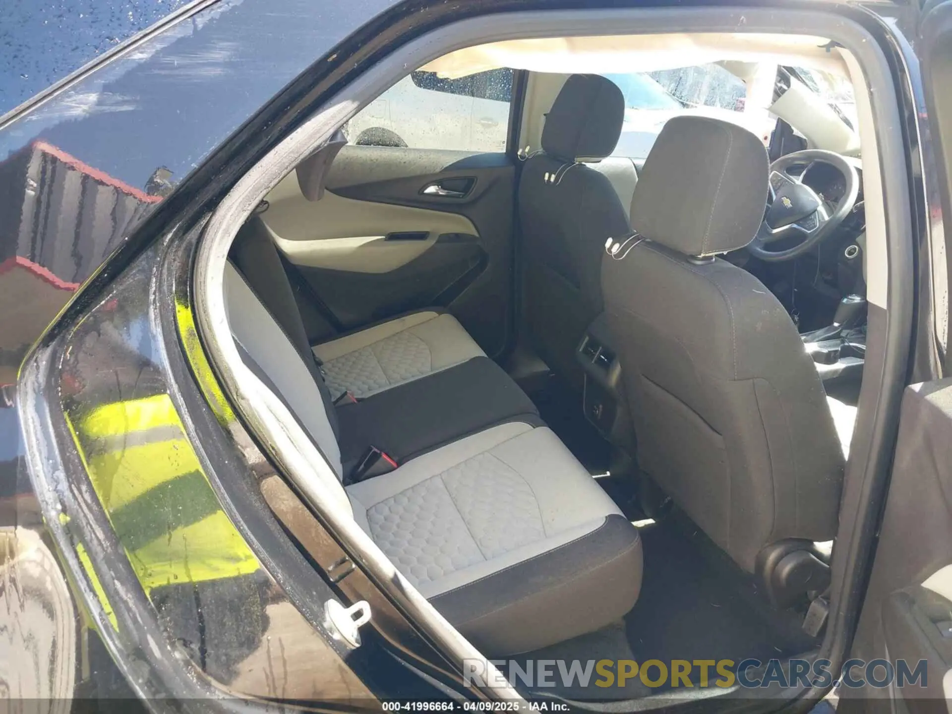 8 Photograph of a damaged car 3GNAXHEV8KL400940 CHEVROLET EQUINOX 2019