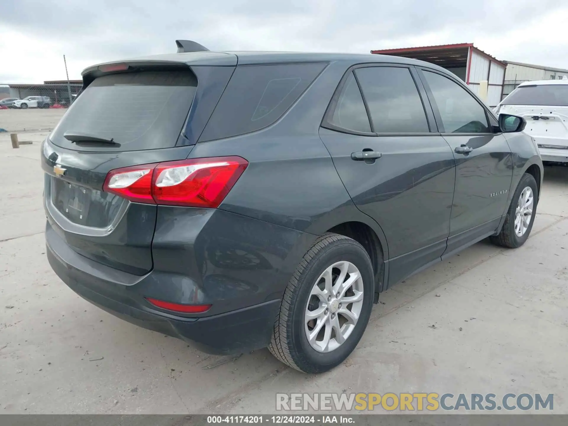 4 Photograph of a damaged car 3GNAXHEV8KS622836 CHEVROLET EQUINOX 2019