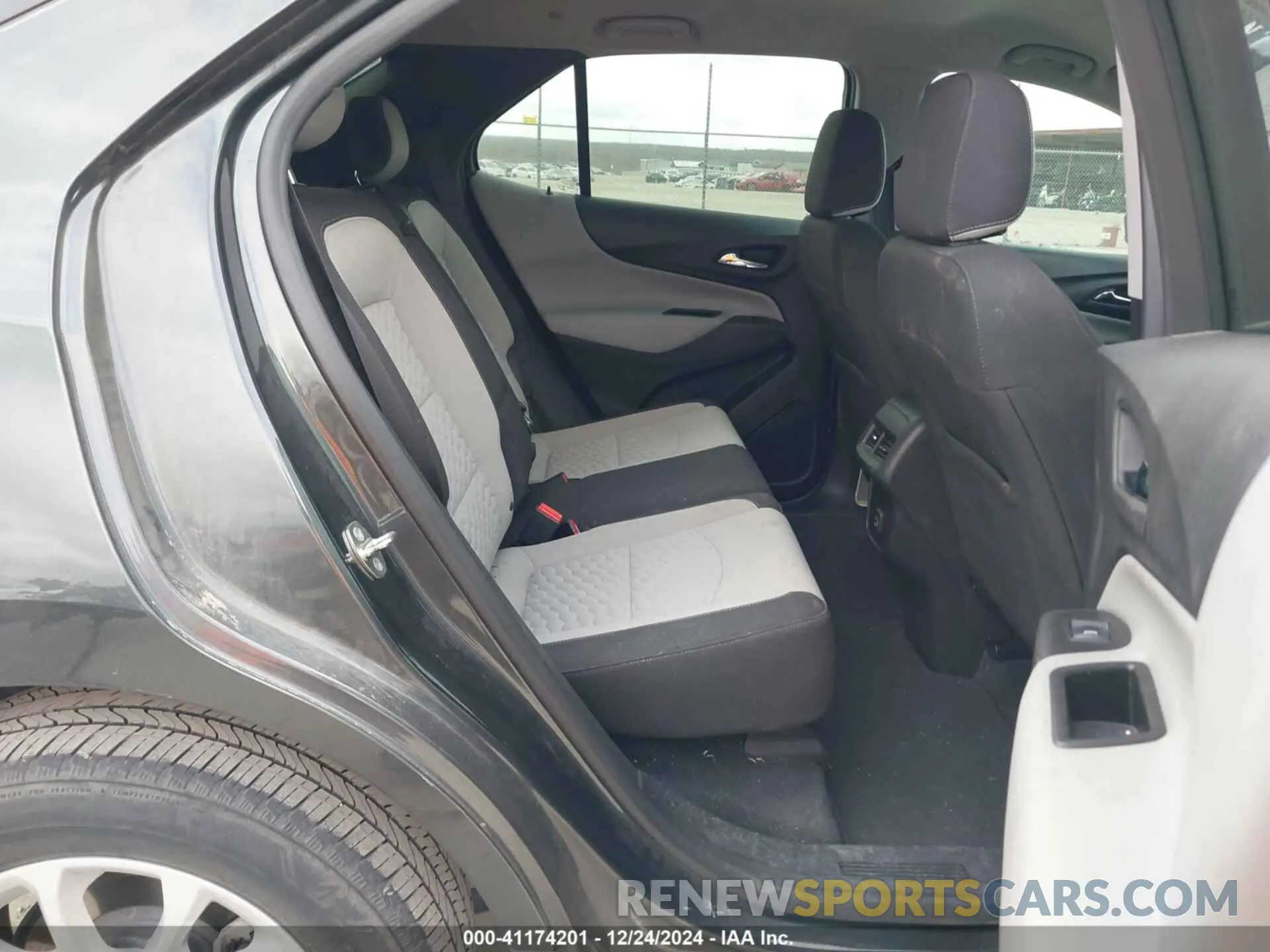 8 Photograph of a damaged car 3GNAXHEV8KS622836 CHEVROLET EQUINOX 2019