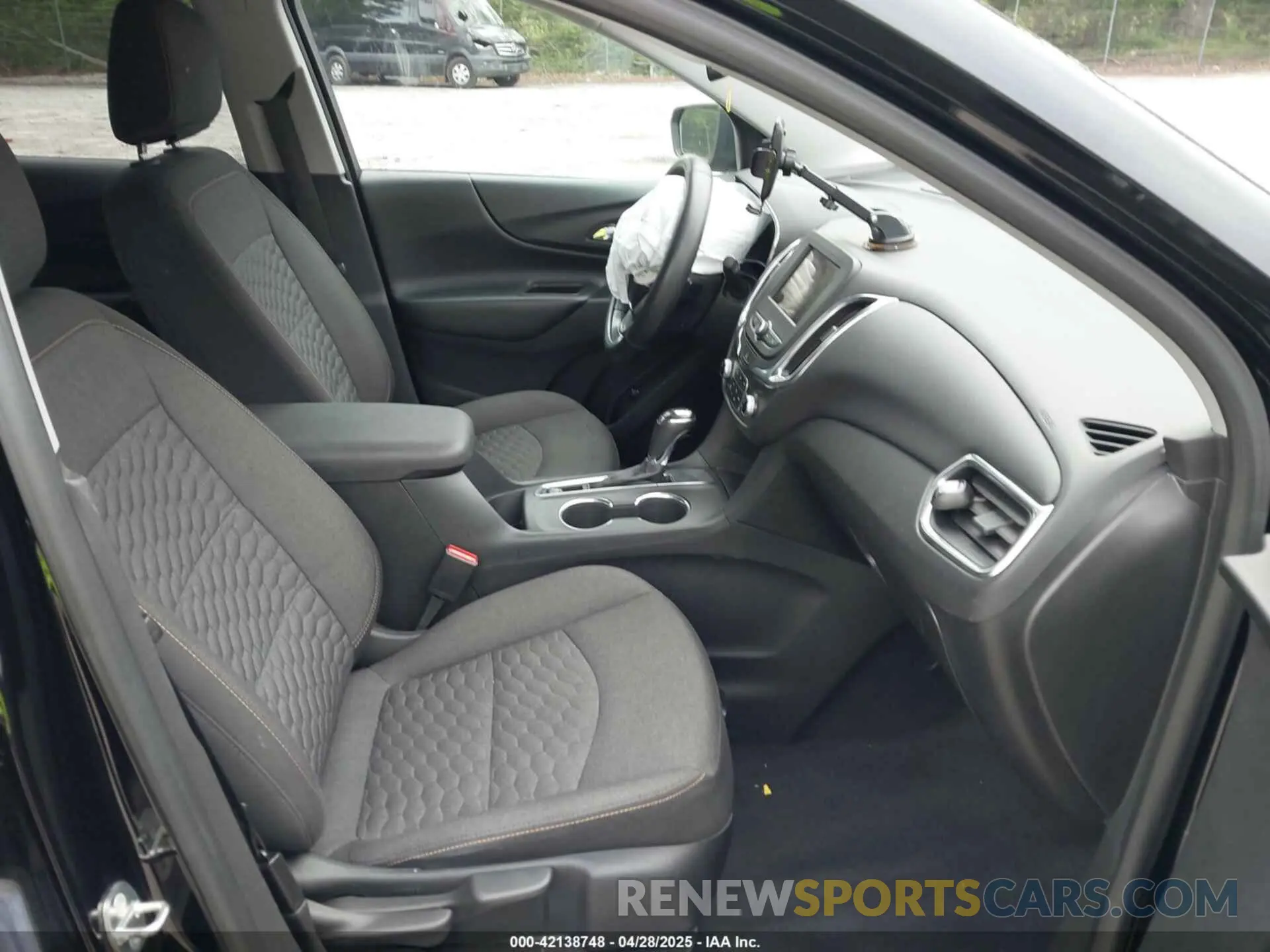 5 Photograph of a damaged car 3GNAXJEV2KL309167 CHEVROLET EQUINOX 2019