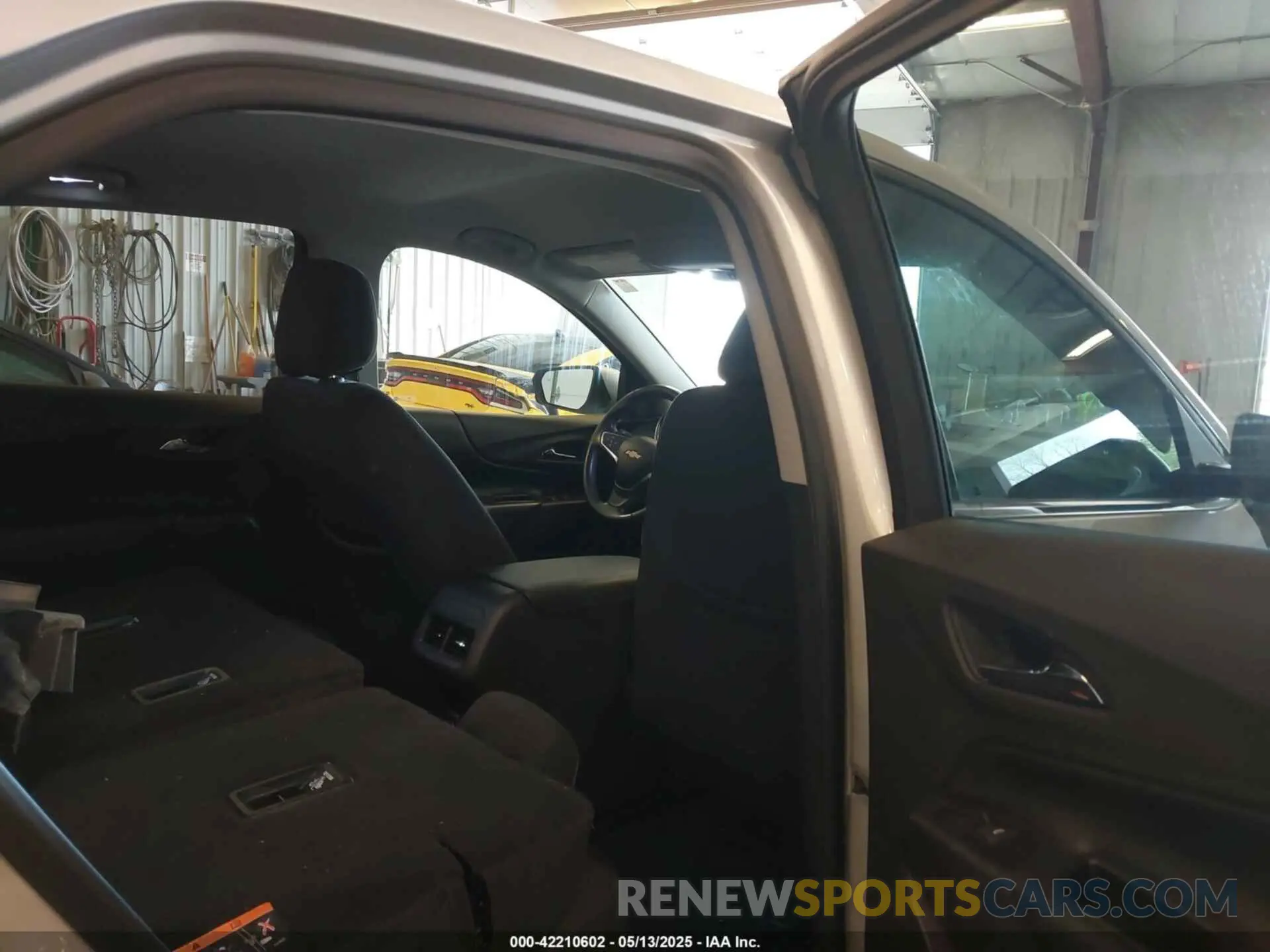 8 Photograph of a damaged car 3GNAXJEV3KS623108 CHEVROLET EQUINOX 2019