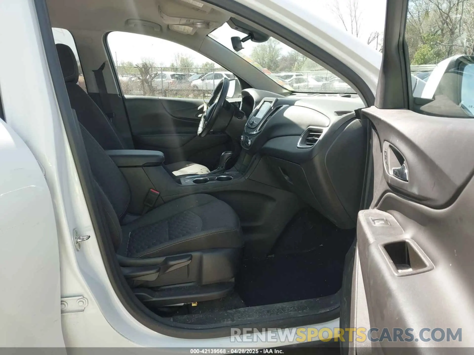 5 Фотография поврежденного автомобиля 3GNAXJEV6KS648648 CHEVROLET EQUINOX 2019