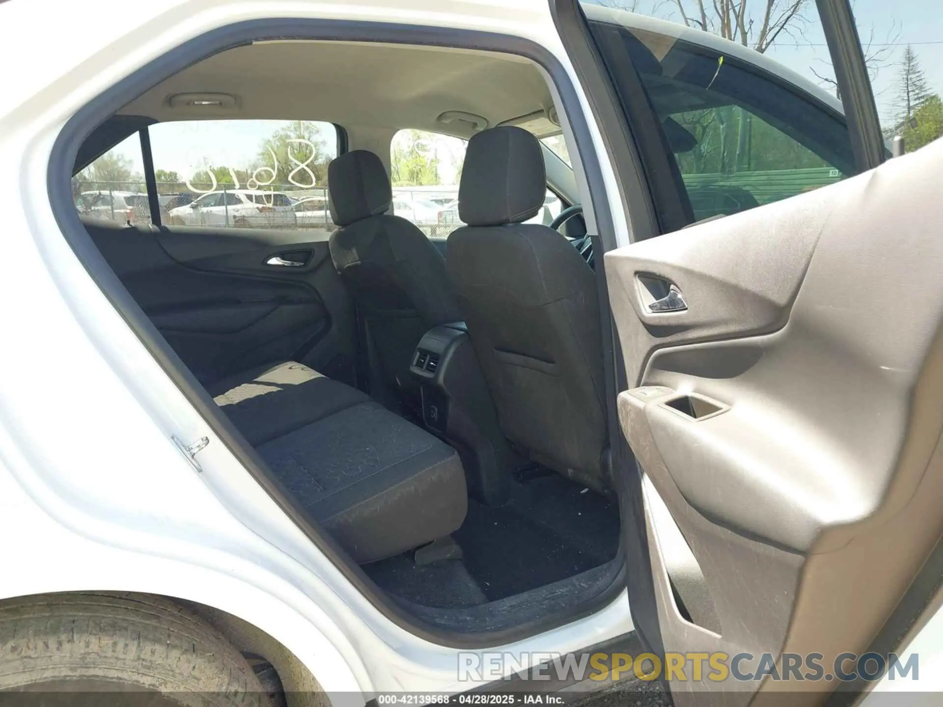 8 Фотография поврежденного автомобиля 3GNAXJEV6KS648648 CHEVROLET EQUINOX 2019