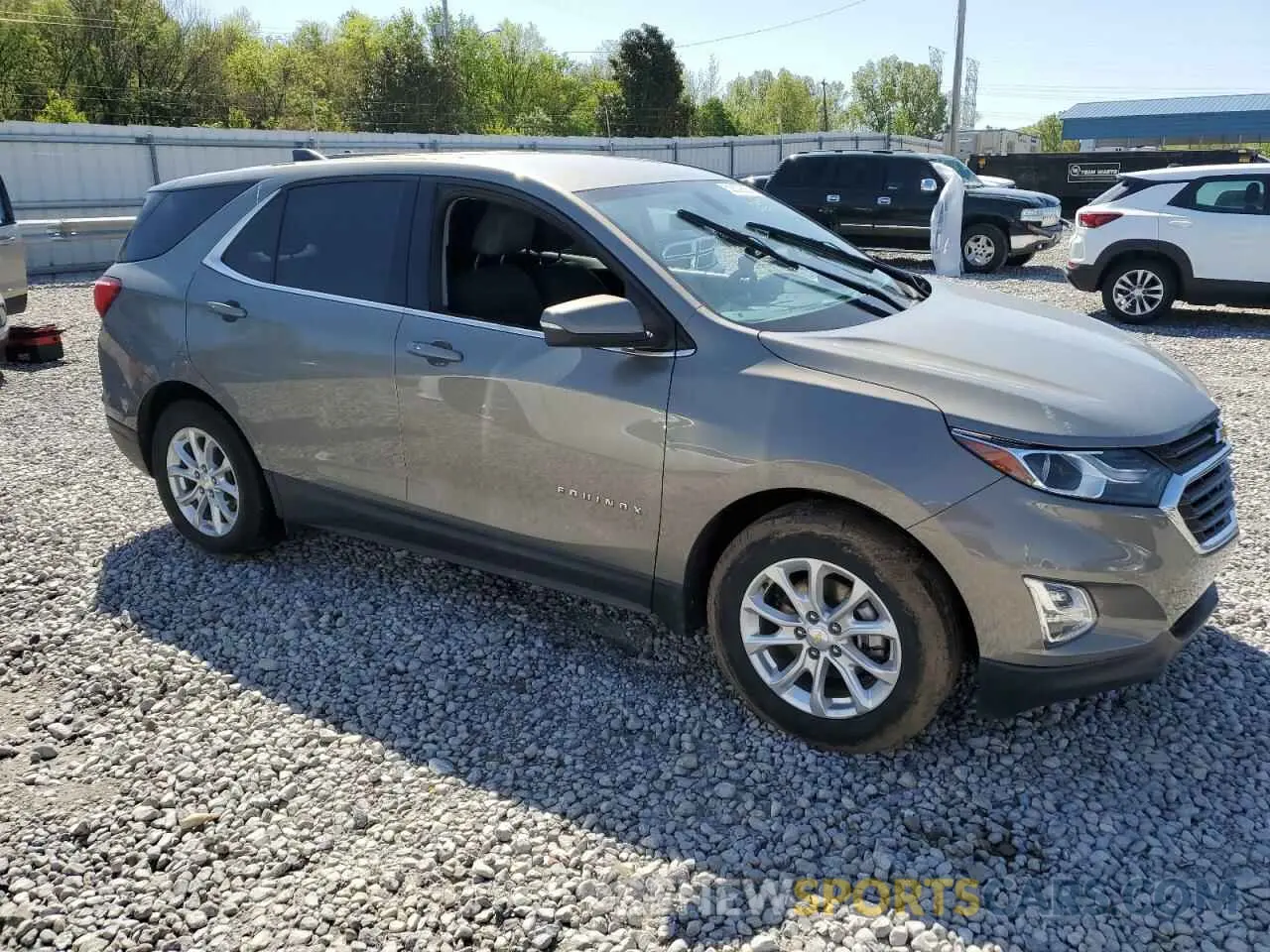 4 Фотография поврежденного автомобиля 3GNAXKEV0KS506463 CHEVROLET EQUINOX 2019
