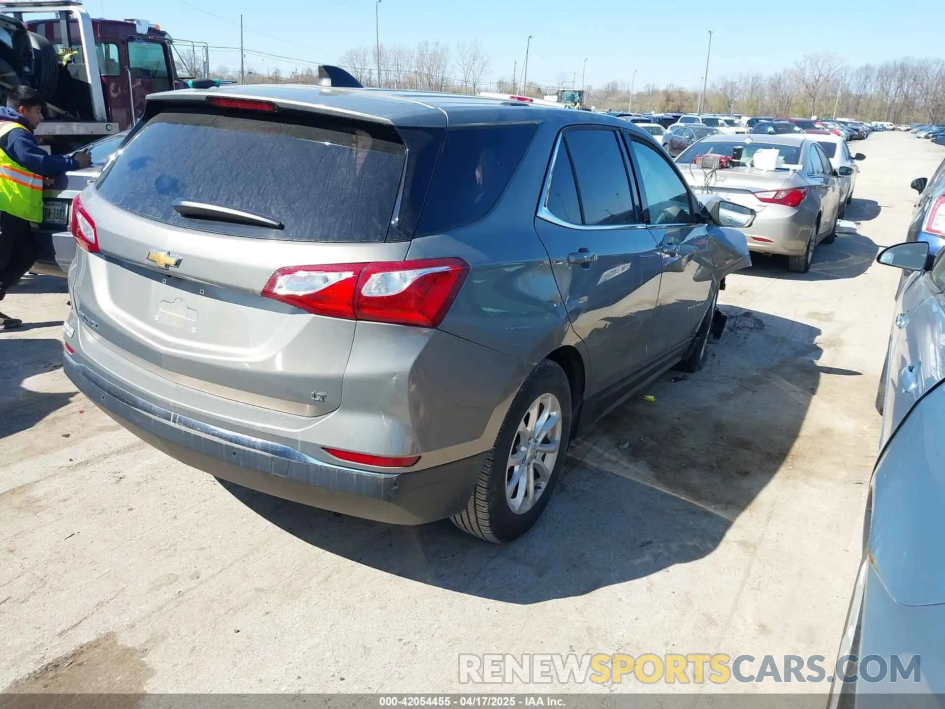 4 Фотография поврежденного автомобиля 3GNAXKEV0KS543190 CHEVROLET EQUINOX 2019