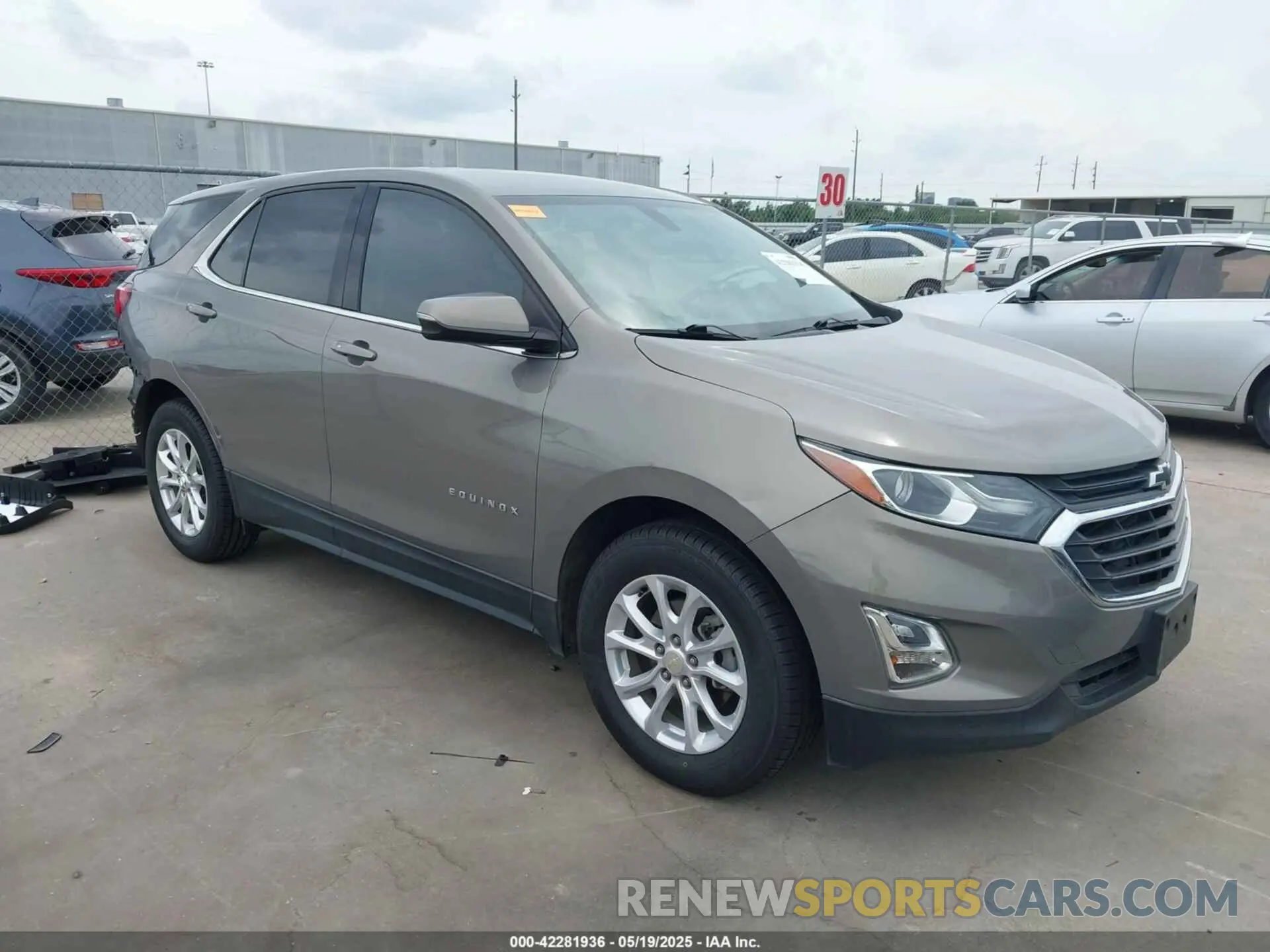 1 Фотография поврежденного автомобиля 3GNAXKEV0KS574469 CHEVROLET EQUINOX 2019
