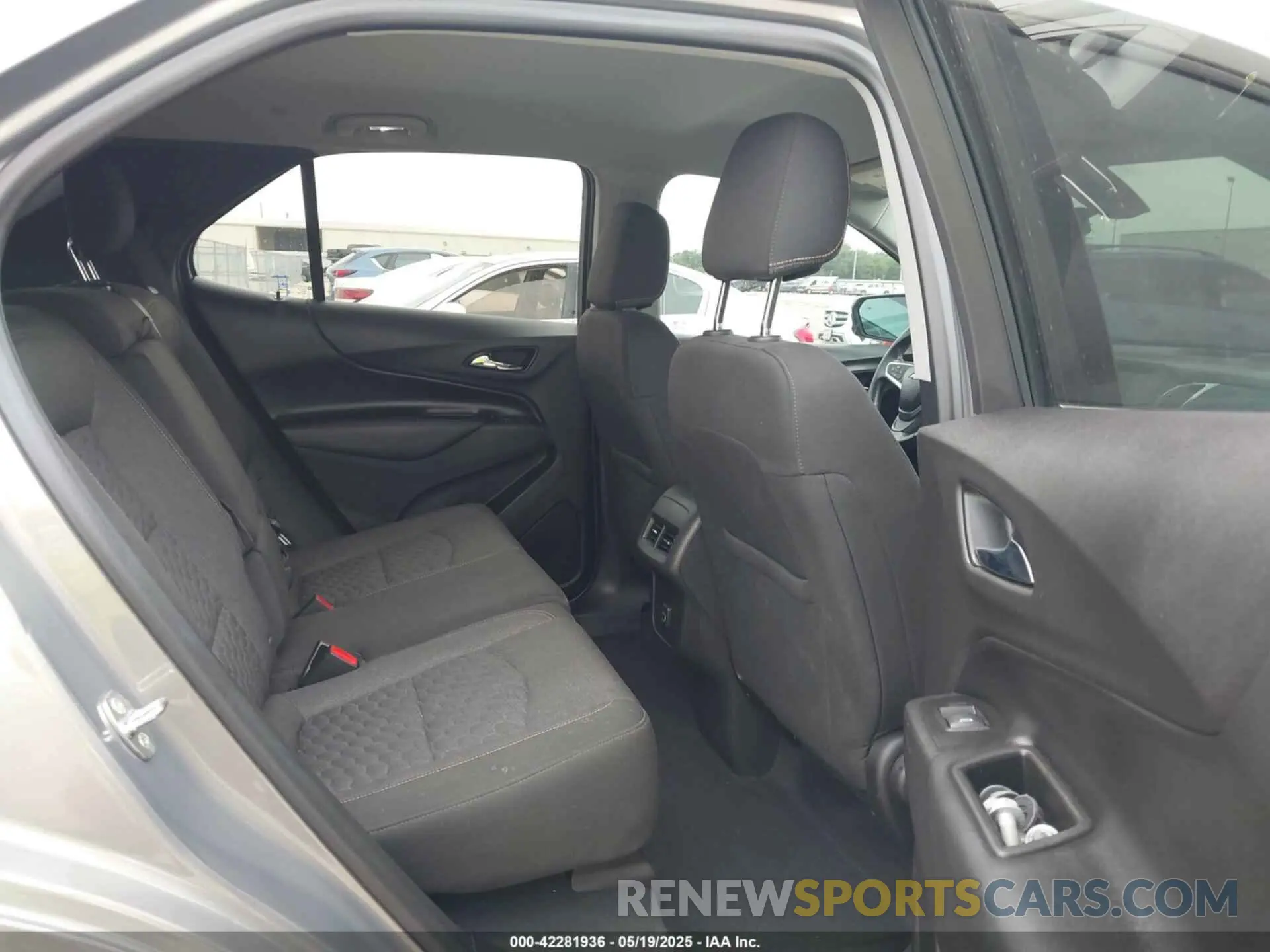 8 Фотография поврежденного автомобиля 3GNAXKEV0KS574469 CHEVROLET EQUINOX 2019