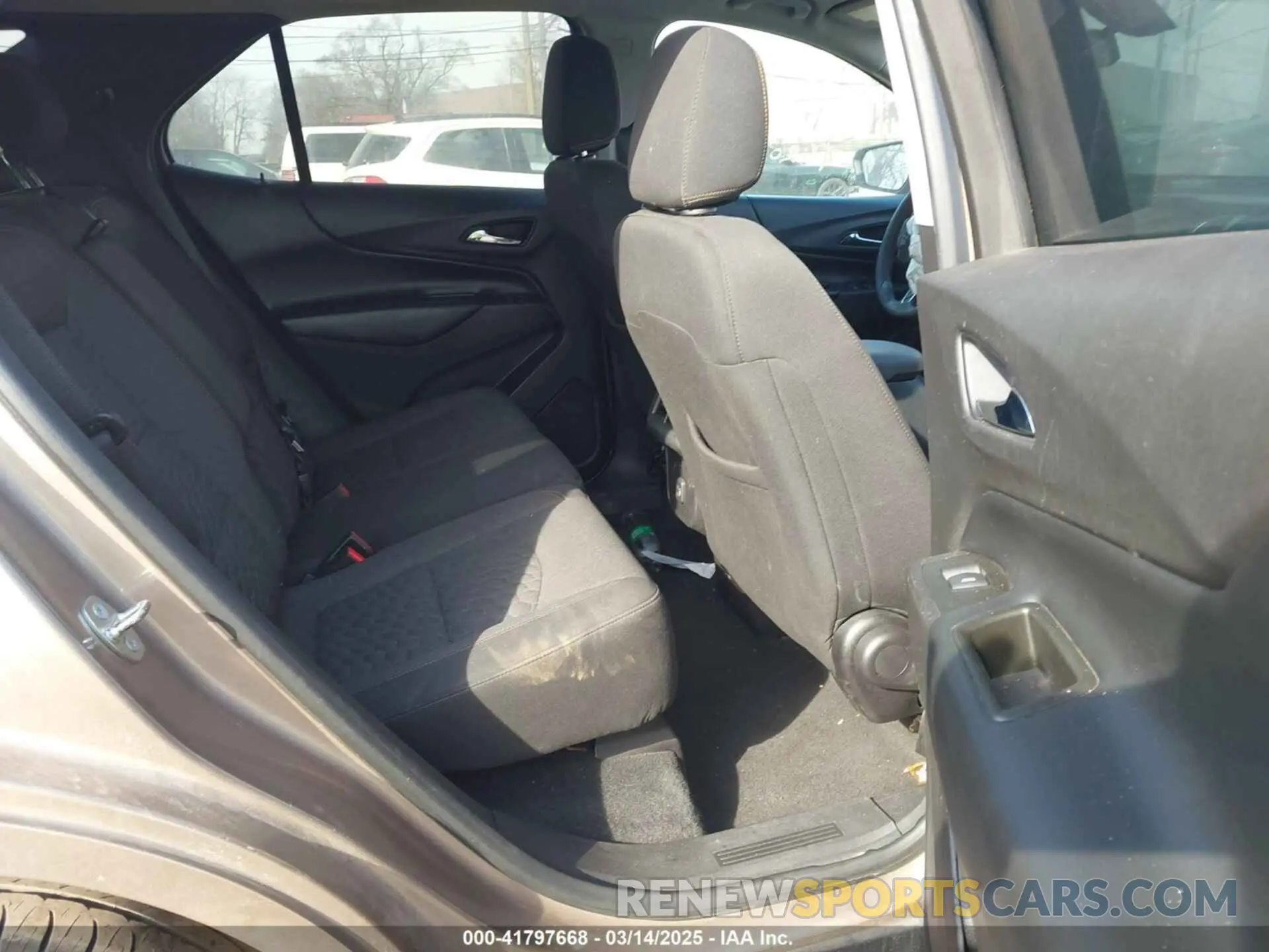 8 Photograph of a damaged car 3GNAXKEV2KL110853 CHEVROLET EQUINOX 2019