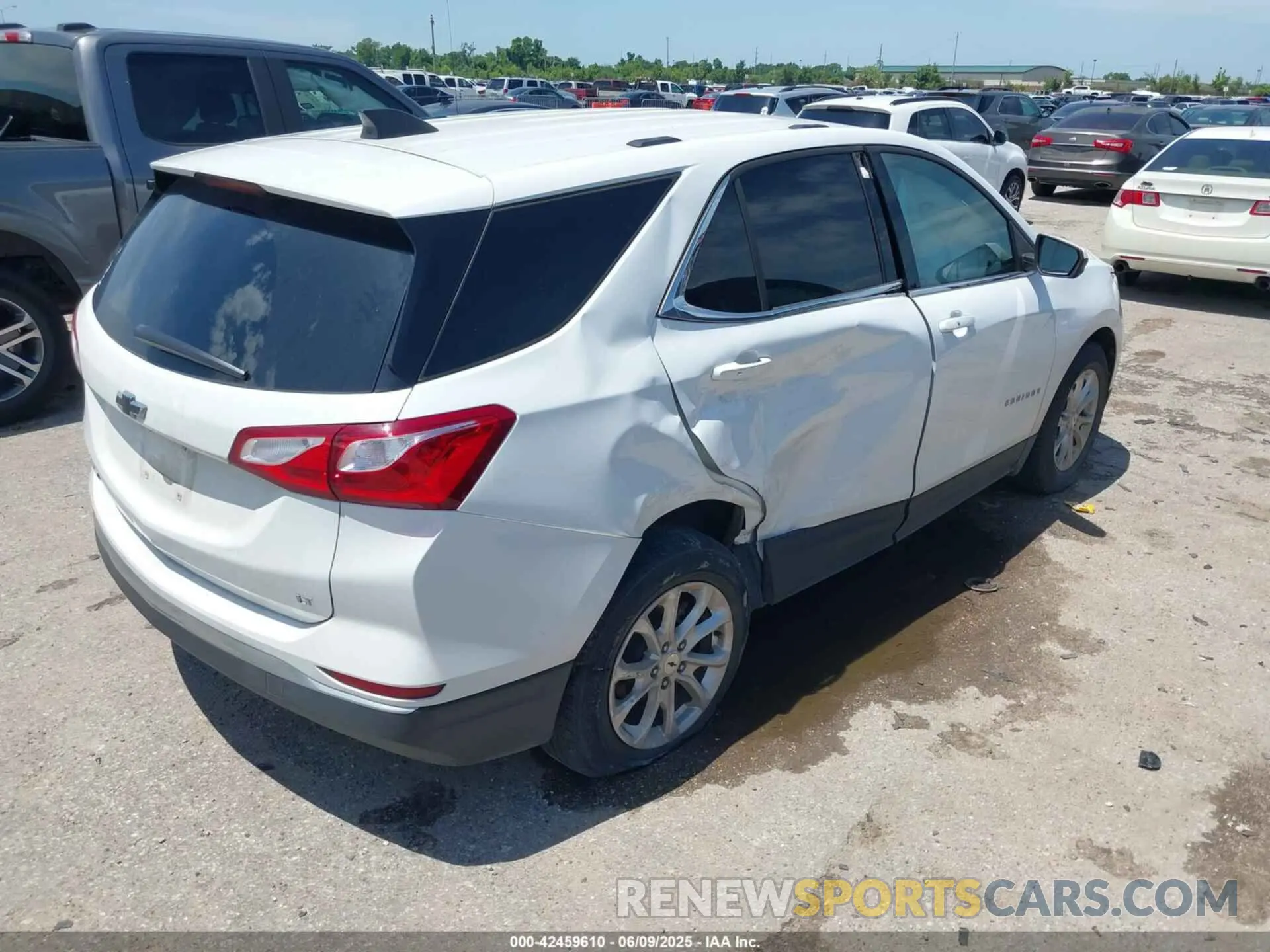 4 Photograph of a damaged car 3GNAXKEV2KS602269 CHEVROLET EQUINOX 2019