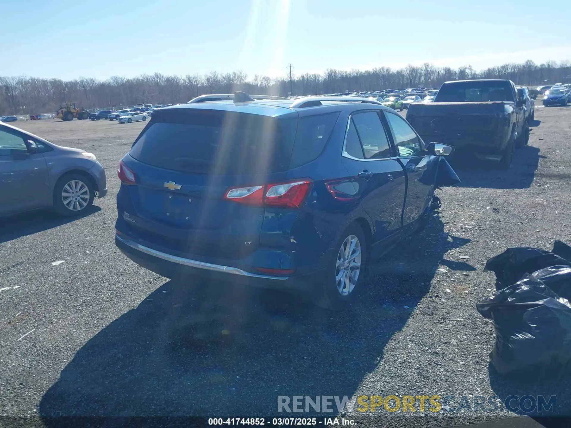 4 Photograph of a damaged car 3GNAXKEV3KL398981 CHEVROLET EQUINOX 2019