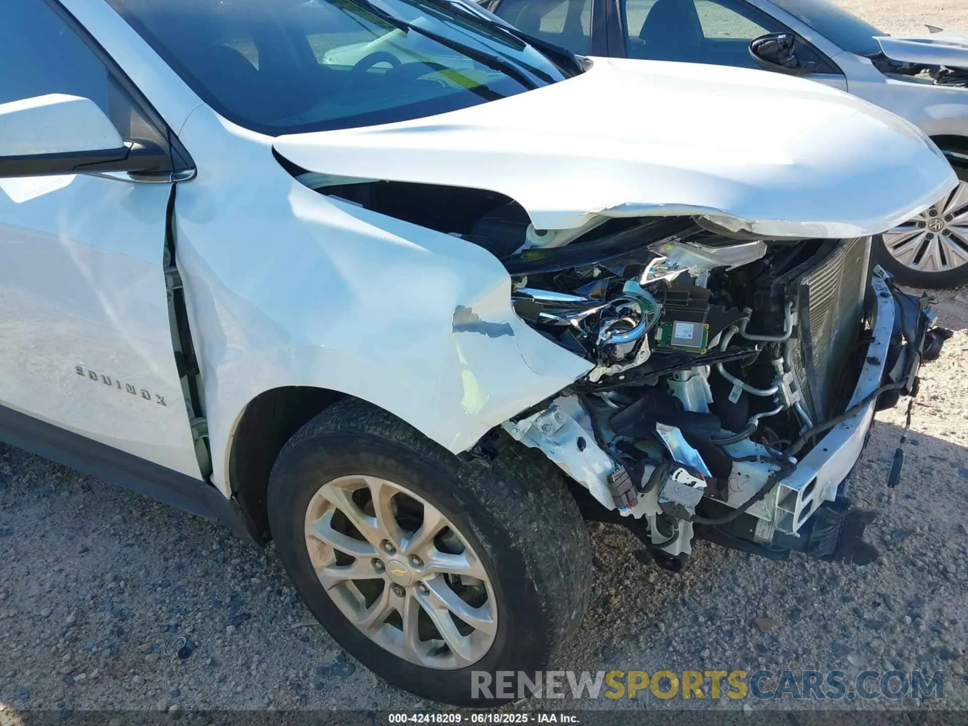 18 Photograph of a damaged car 3GNAXKEV3KS574112 CHEVROLET EQUINOX 2019