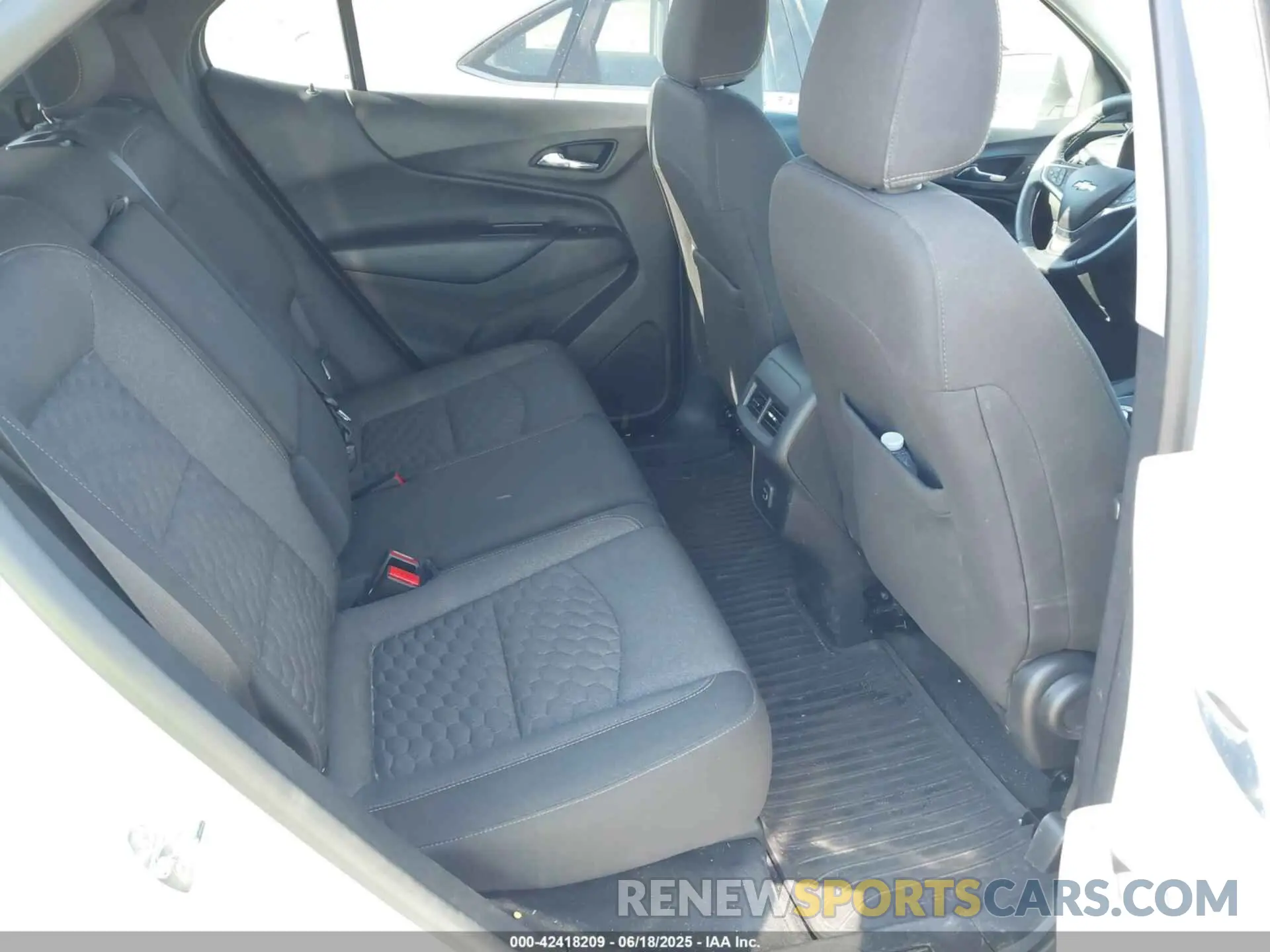 8 Photograph of a damaged car 3GNAXKEV3KS574112 CHEVROLET EQUINOX 2019